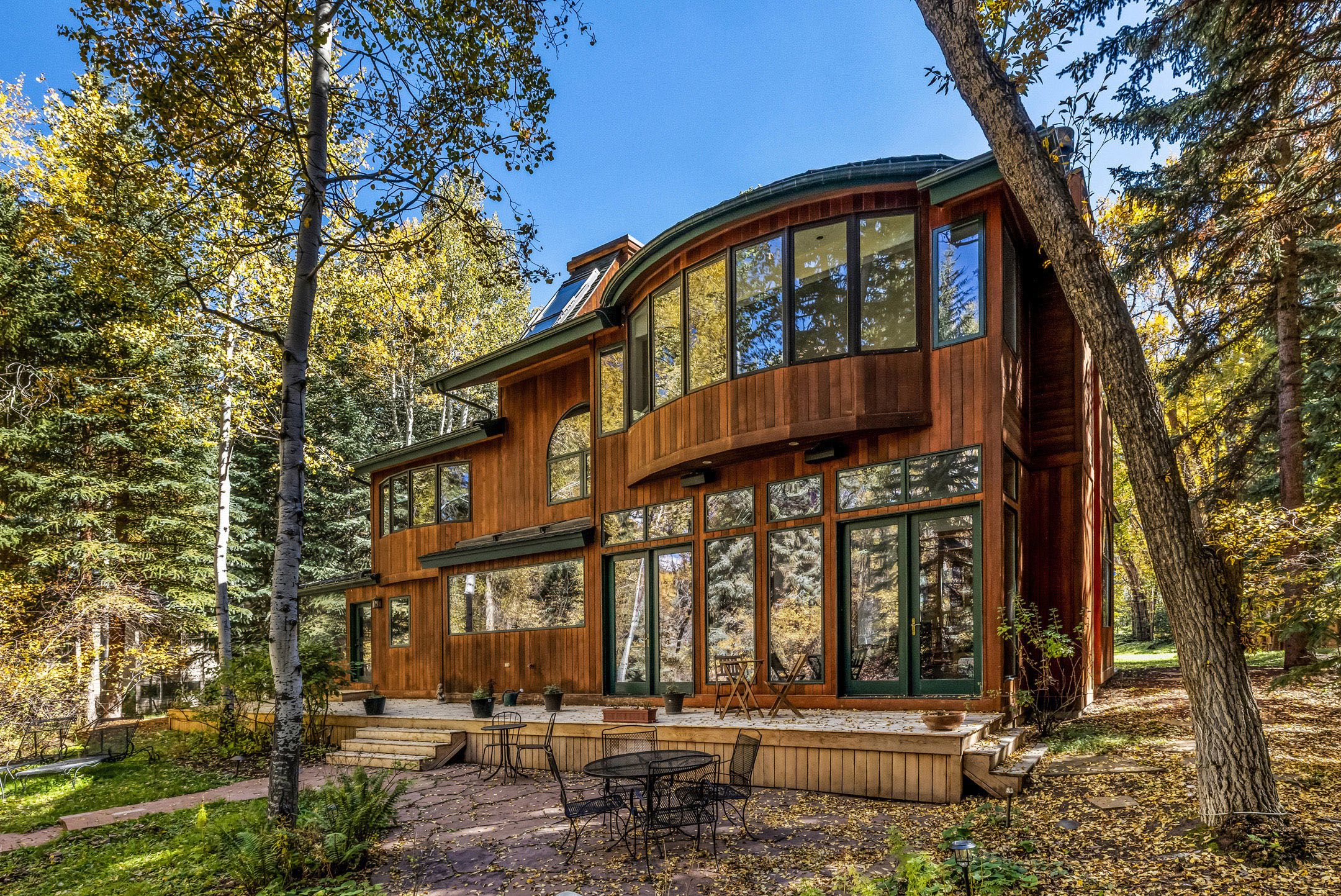  Live creekside in Aspen