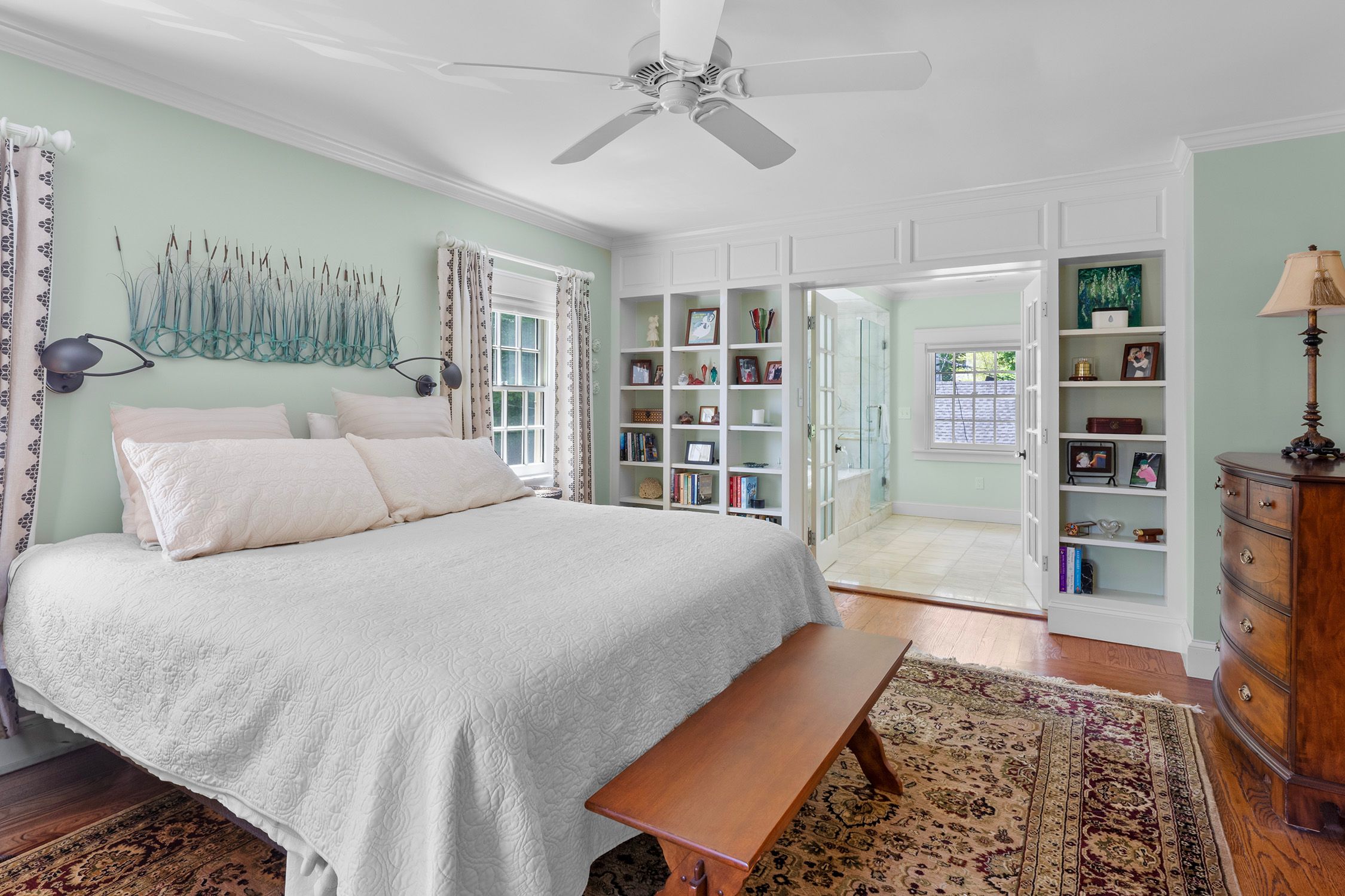  Classic Newport Colonial - 物件實景