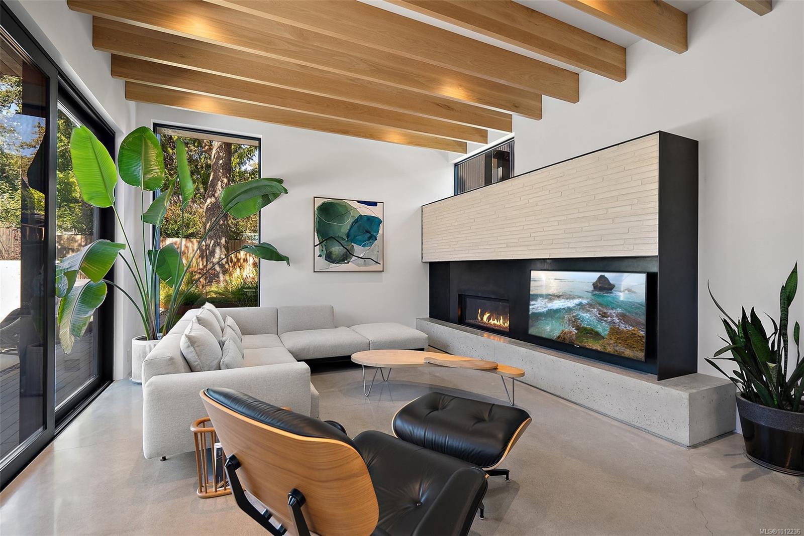 VICTORIA, British Columbia, V8S 4A6, CA, 6 Bedrooms Bedrooms, ,Residential,For Sale,1948300