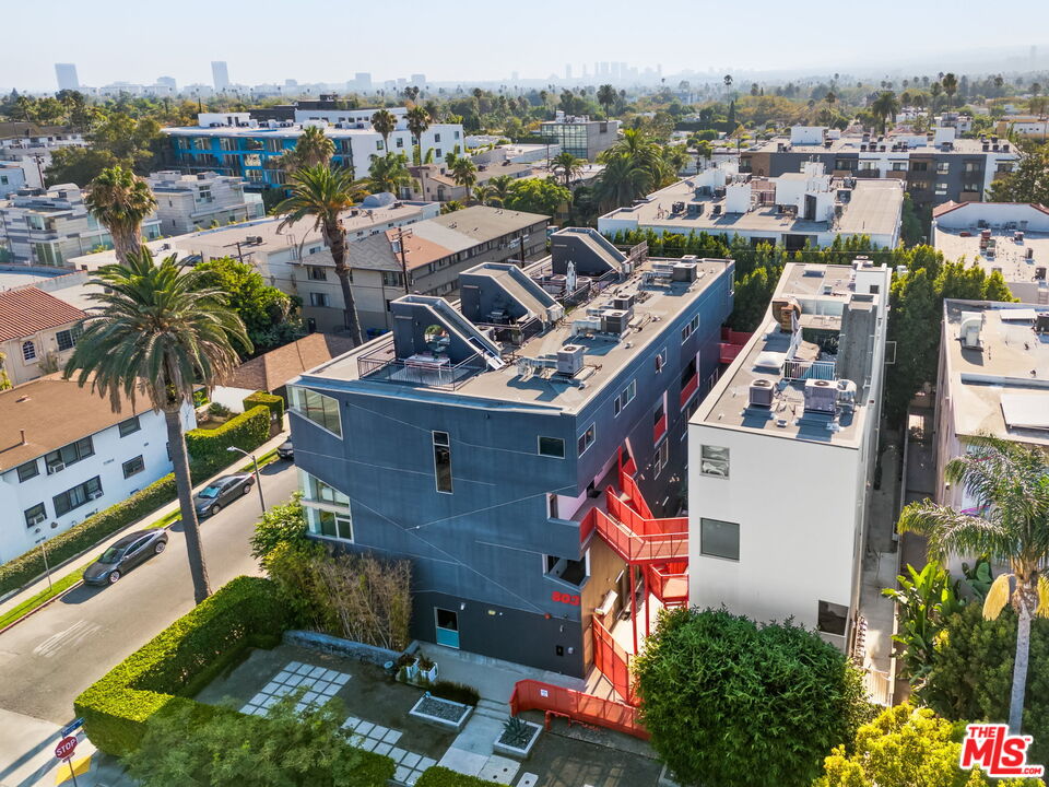 Los Angeles, California, 90038, United States, 2 Bedrooms Bedrooms, ,2 BathroomsBathrooms,Residential,For Sale,1917105
