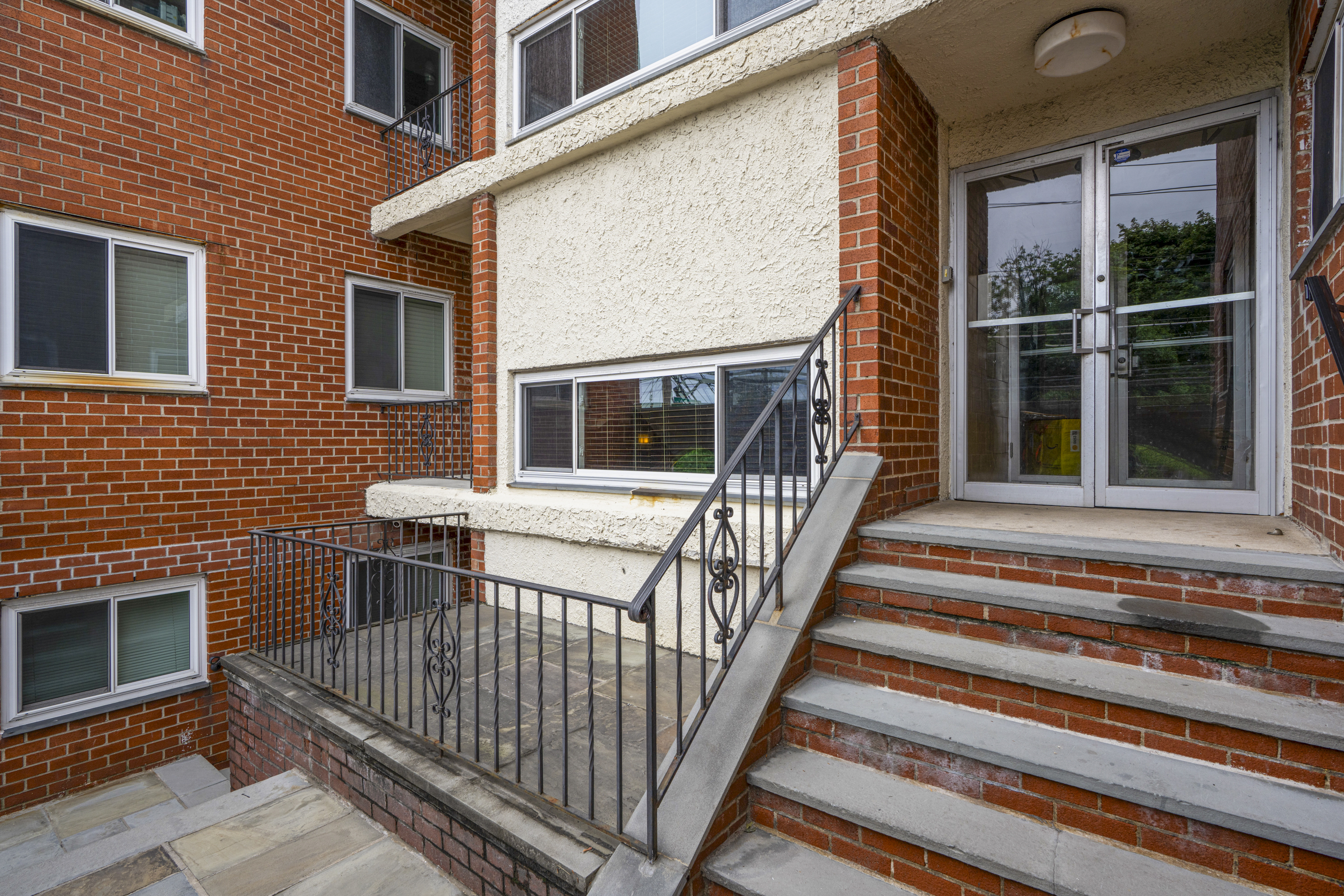  900 Midland Avenue - 物件實景