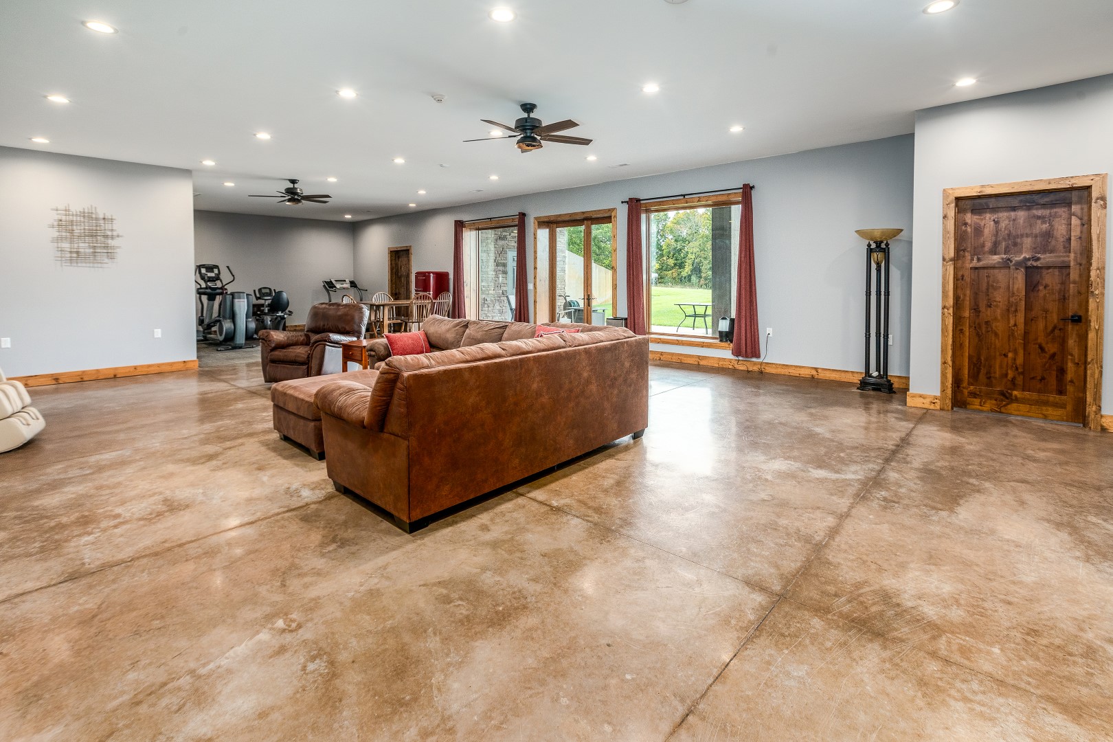 Carbondale, Illinois, 62902, United States, 3 Bedrooms Bedrooms, ,8 BathroomsBathrooms,Residential,For Sale,1986074