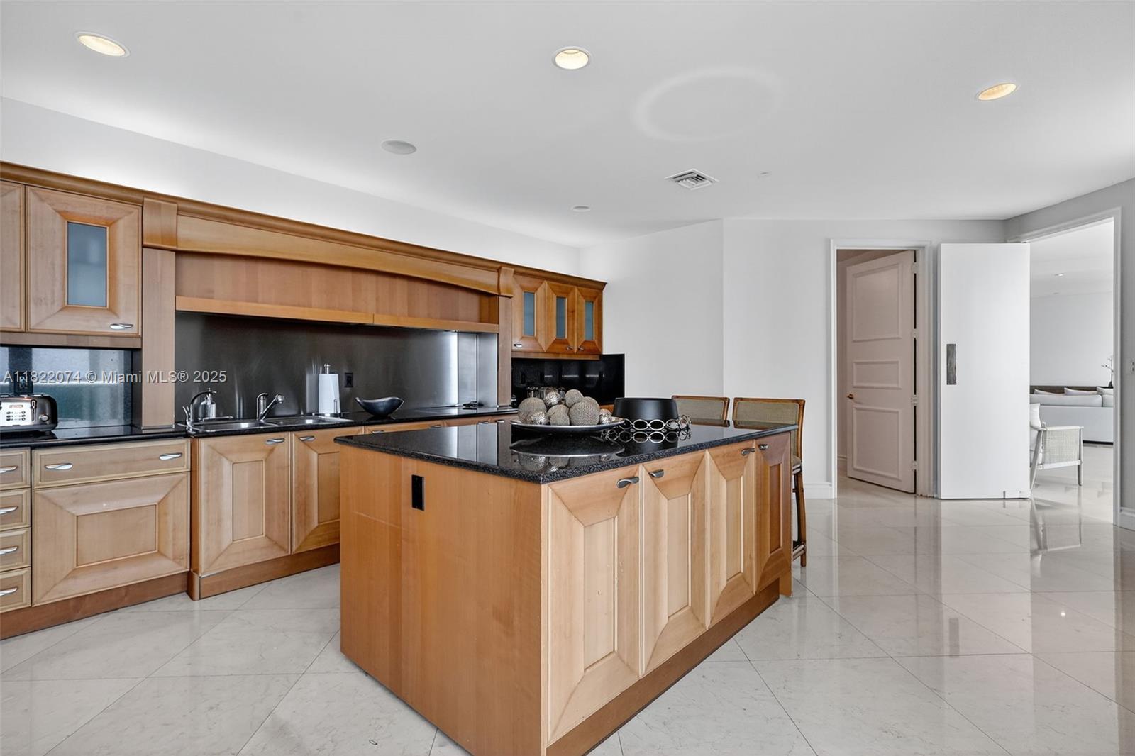 Aventura, Florida, 33180, United States, 4 Bedrooms Bedrooms, ,7 BathroomsBathrooms,Residential,For Sale,1890207