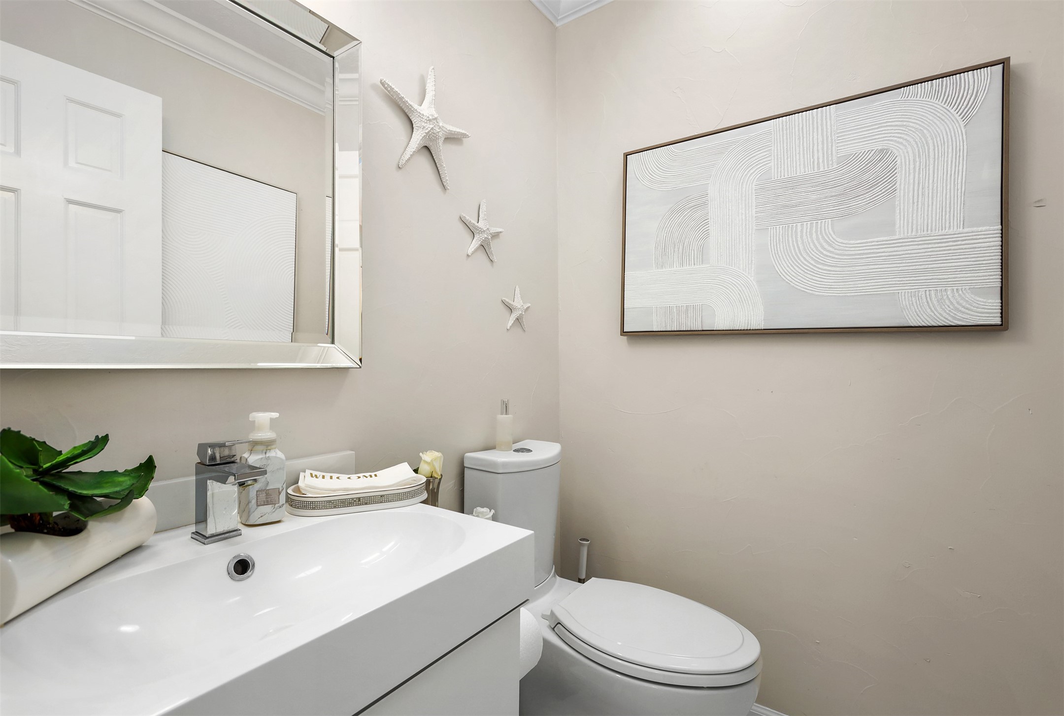 Nassau Bay, Texas, 77058, United States, 5 Bedrooms Bedrooms, ,5 BathroomsBathrooms,Residential,For Sale,1988330