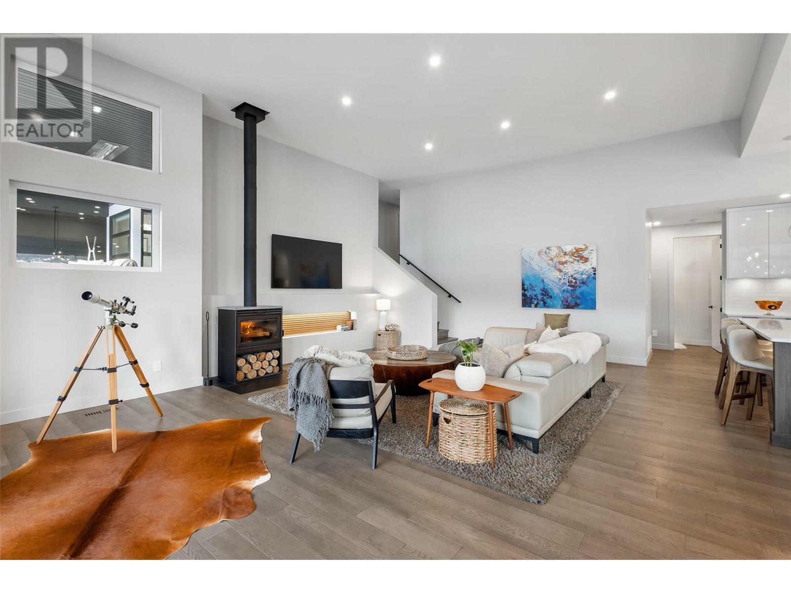 KELOWNA, British Columbia, V4V 1N4, CA, 4 Bedrooms Bedrooms, ,3 BathroomsBathrooms,Residential,For Sale,1859921