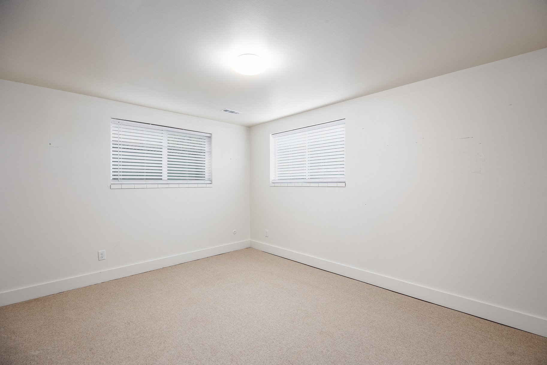  East Bench Duplex with Private Outdoor Living and Upside Potential - 物件實景