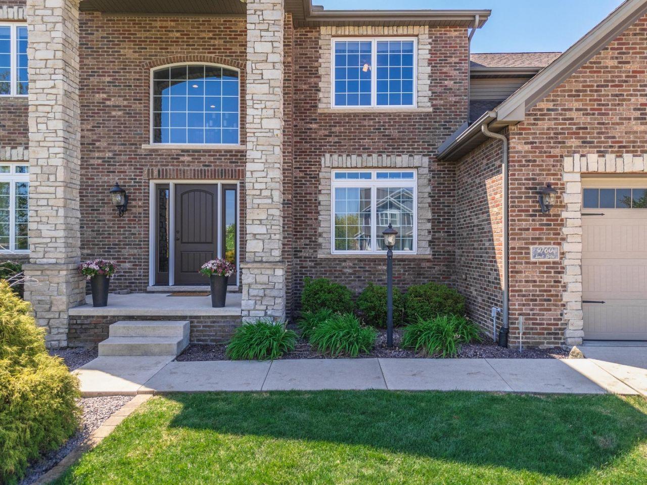 Bloomington, Illinois, 61705, United States, 5 Bedrooms Bedrooms, ,5 BathroomsBathrooms,Residential,For Sale,1817687
