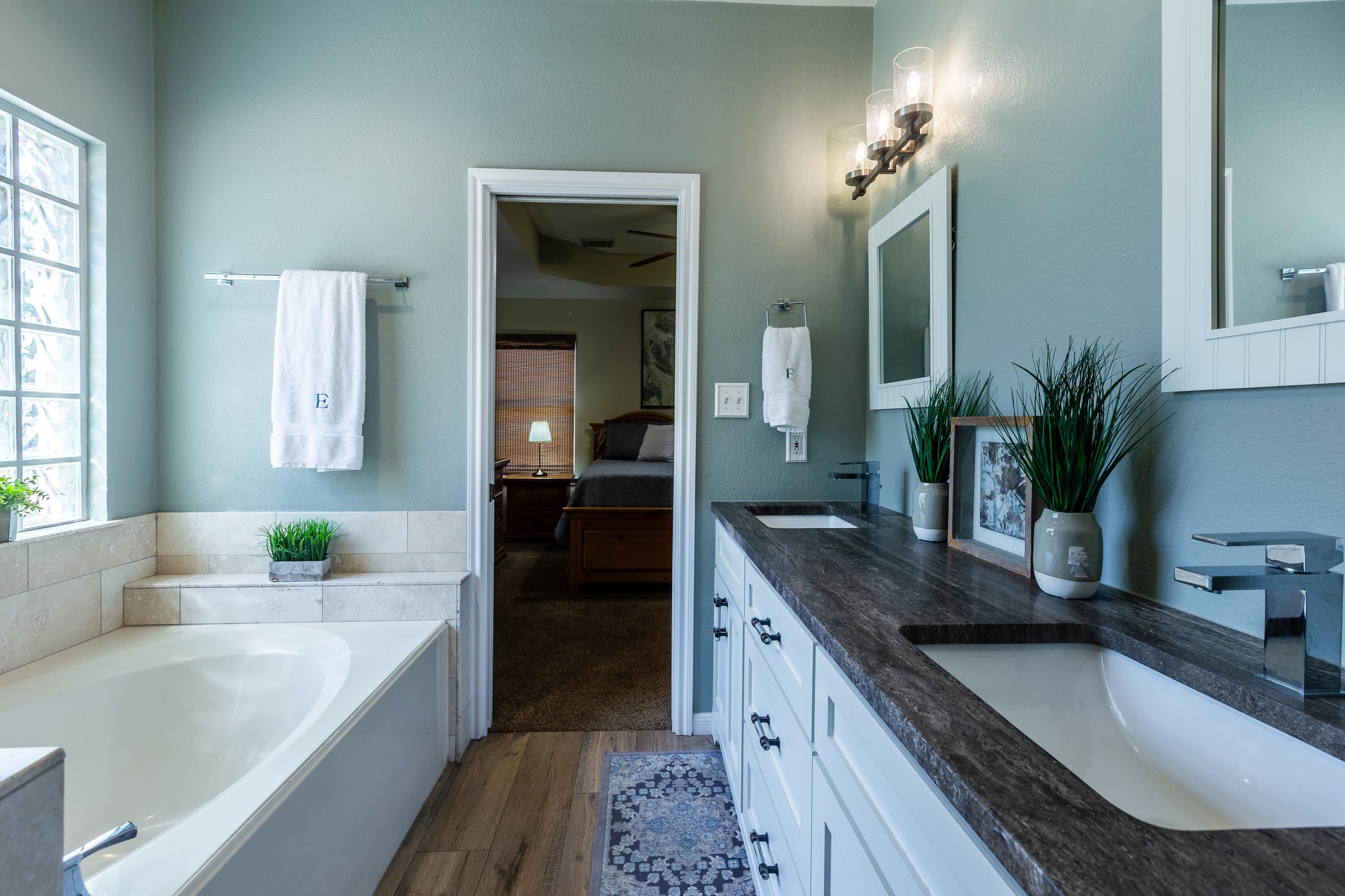 Dripping Springs, Texas, 78620, United States, 3 Bedrooms Bedrooms, ,3 BathroomsBathrooms,Residential,For Sale,1838003