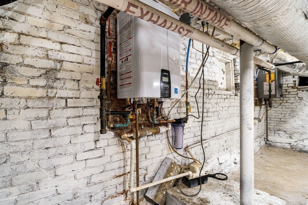 Cambridge, Massachusetts, 02141, United States, 4 Bedrooms Bedrooms, ,3 BathroomsBathrooms,Residential,For Sale,2001905