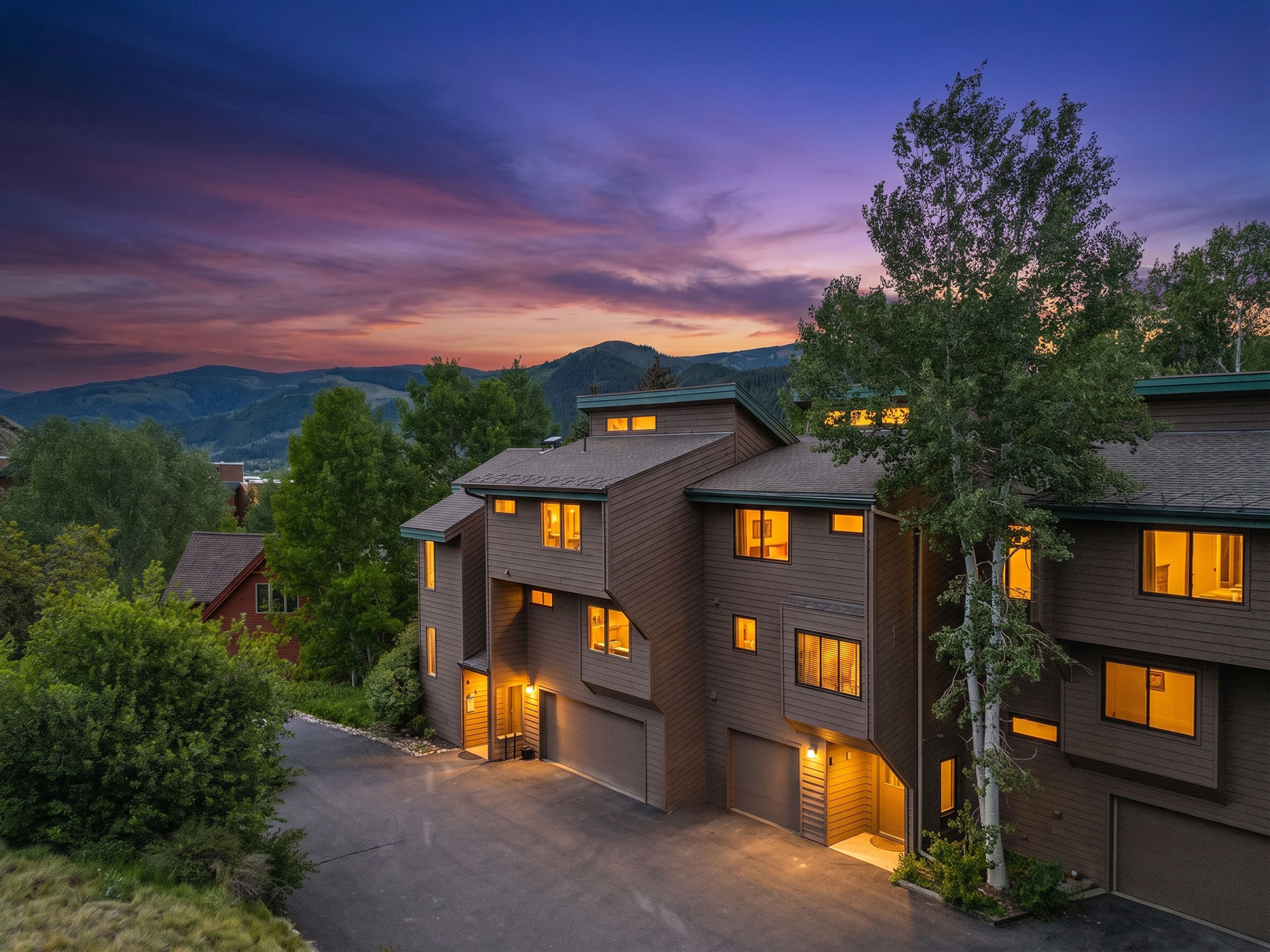  Mountain Comfort Tucked into a Serene Hillside Setting in the Heart of Avon - 物件實景