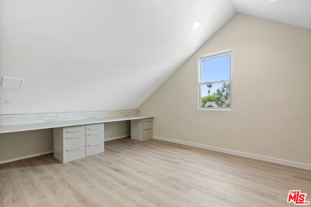 Los Angeles, California, 90006, United States, 7 Bedrooms Bedrooms, ,6 BathroomsBathrooms,Residential,For Sale,1848318