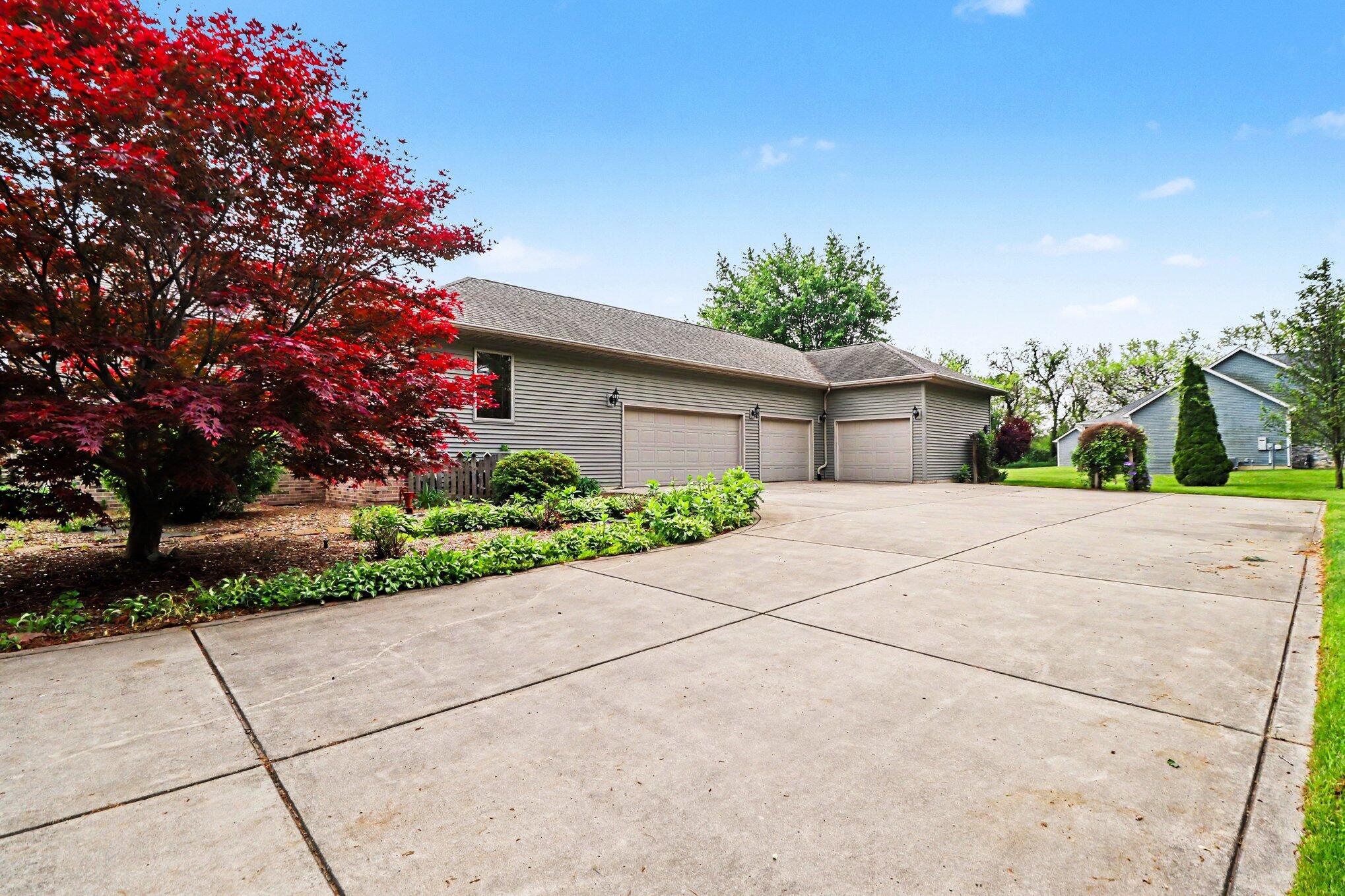 Valparaiso, Indiana, 46383, United States, 3 Bedrooms Bedrooms, ,3 BathroomsBathrooms,Residential,For Sale,2048382