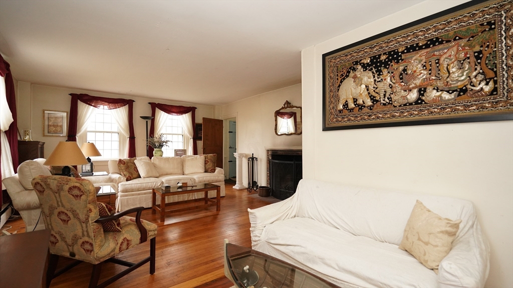 Attleboro, Massachusetts, 02703, United States, 5 Bedrooms Bedrooms, ,2 BathroomsBathrooms,Residential,For Sale,1983996