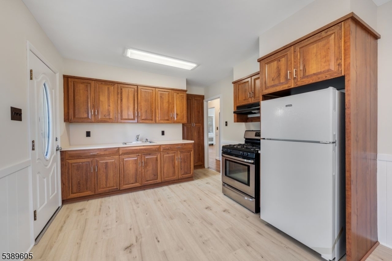 Union Twp., New Jersey, 07083, United States, 4 Bedrooms Bedrooms, ,1 BathroomBathrooms,Residential,For Sale,1989431