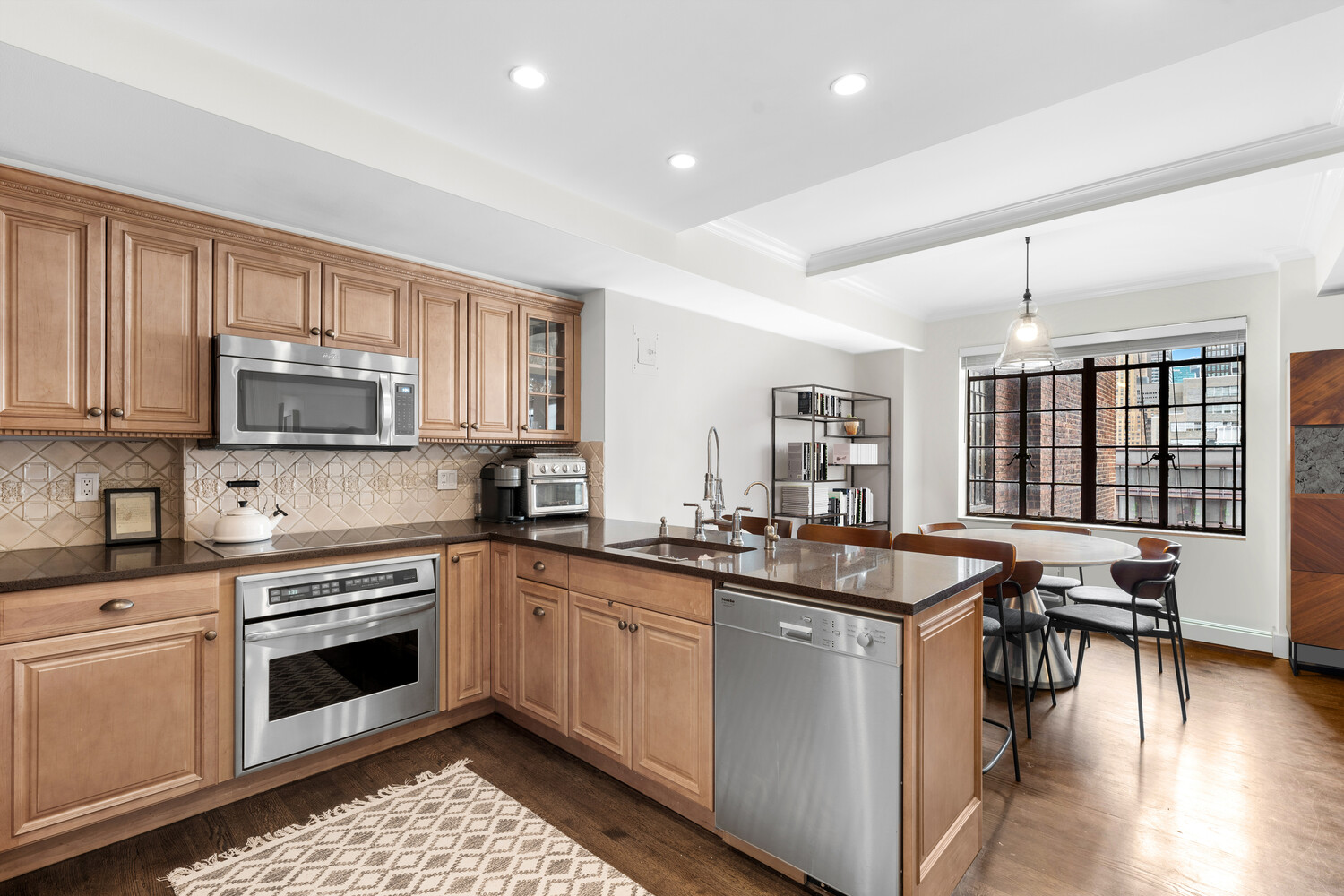 New York City, New York, 10017, United States, 1 Bedroom Bedrooms, ,2 BathroomsBathrooms,Residential,For Sale,1913722