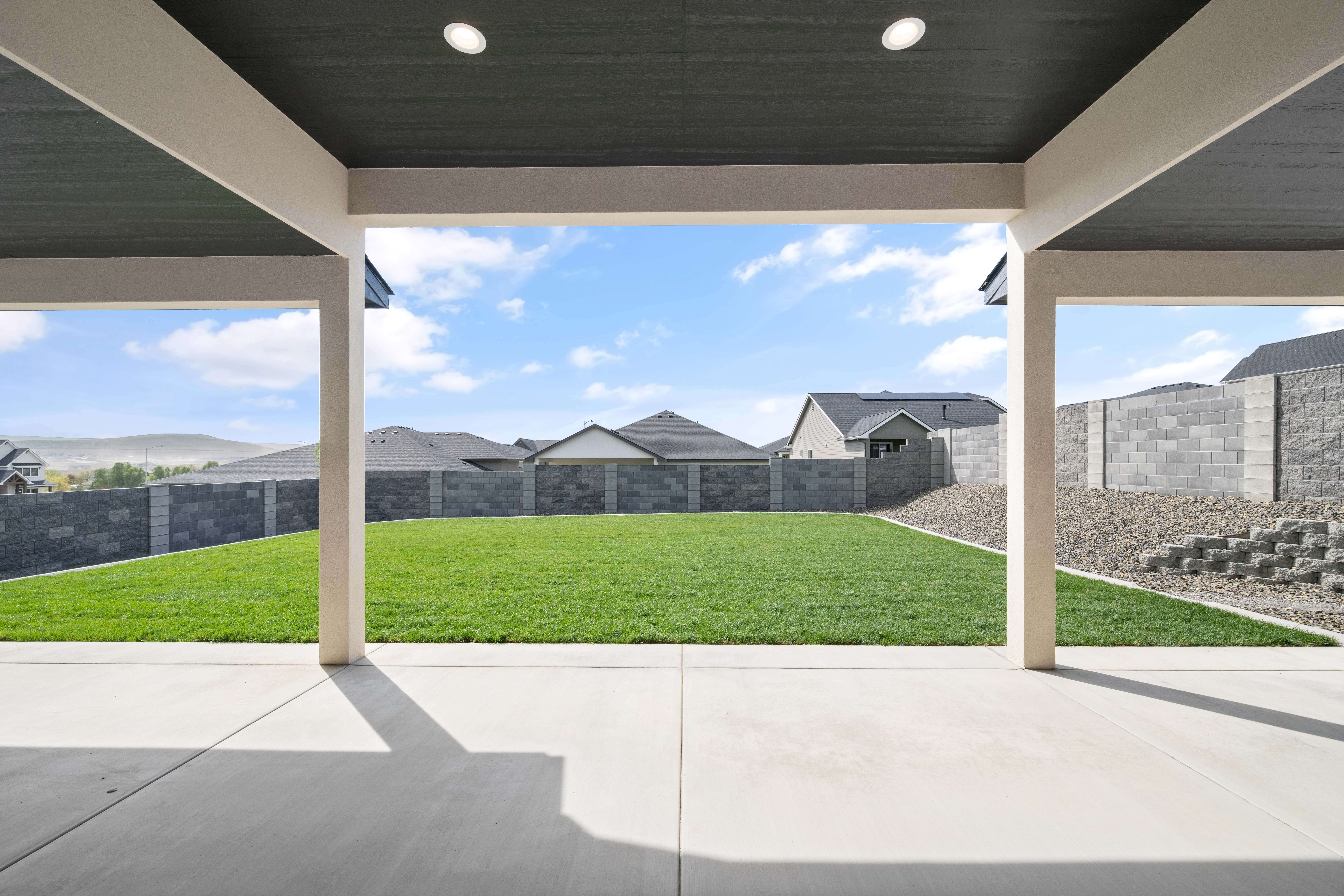  Brand new rambler with bonus room/ South Richland - 物件實景