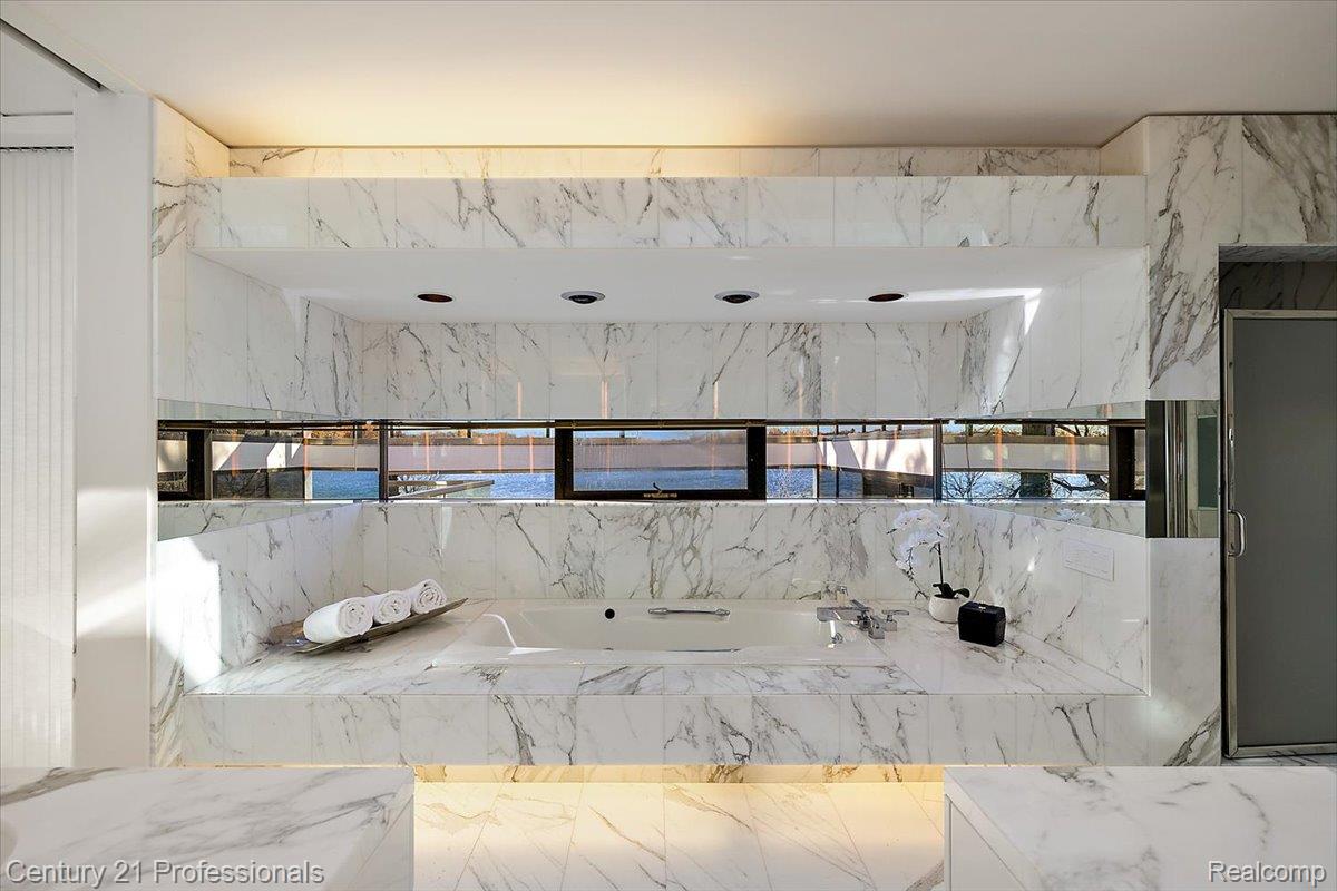 BloomfieldHills, Michigan, 48301, United States, 4 Bedrooms Bedrooms, ,5 BathroomsBathrooms,Residential,For Sale,1996516