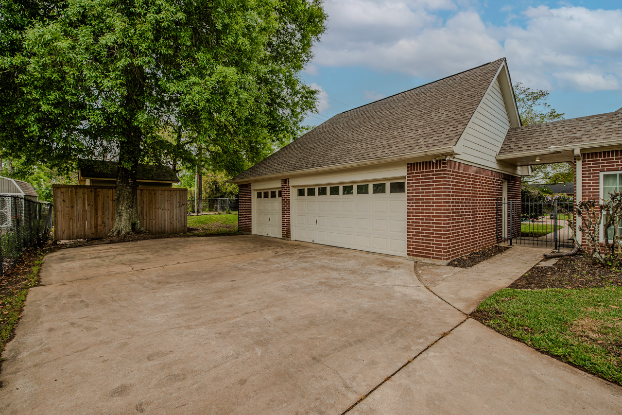 Beaumont, Texas, 77706, United States, 5 Bedrooms Bedrooms, ,4 BathroomsBathrooms,Residential,For Sale,1892171