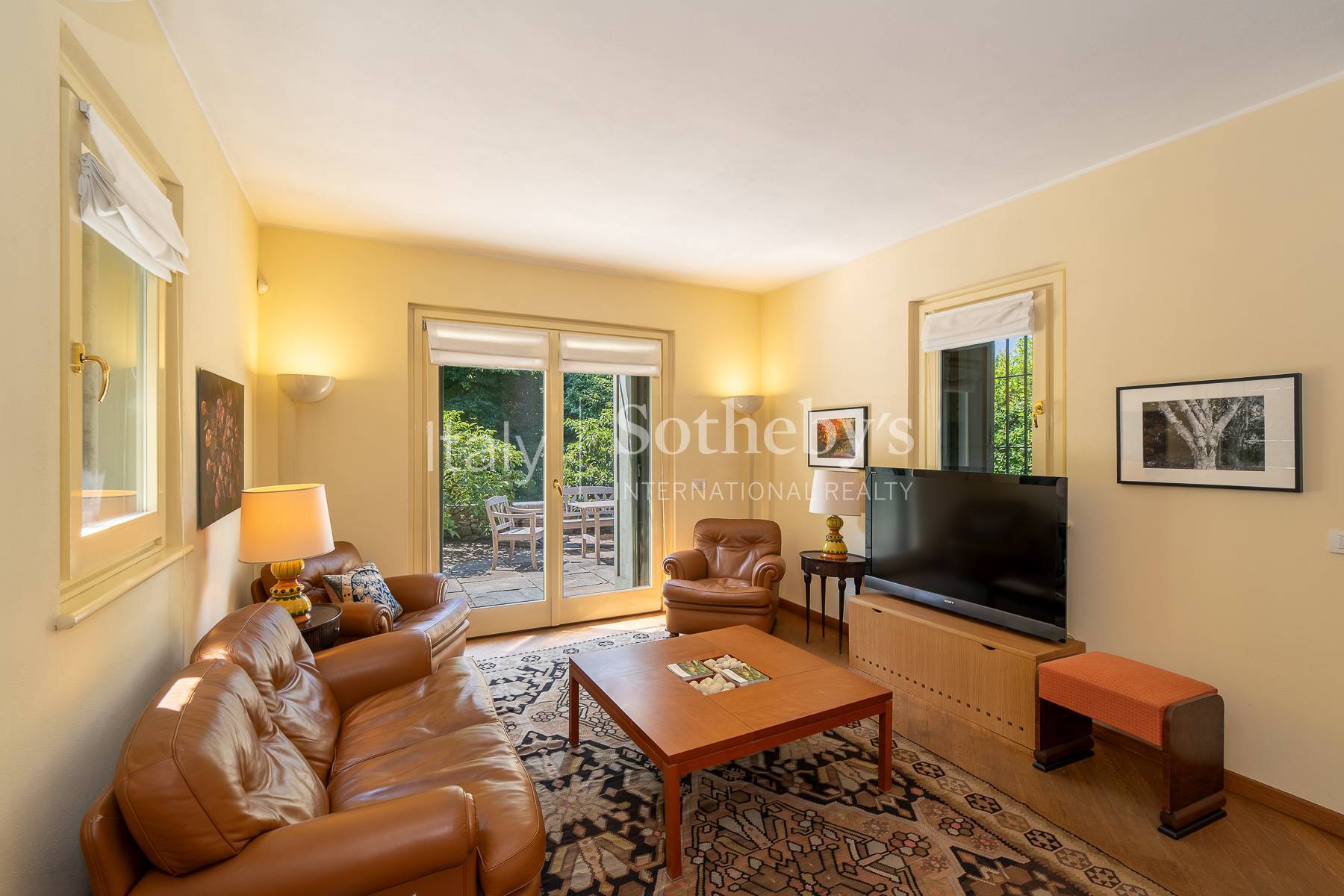  Prestigious residence with a magnificent landscaped garden. - 物件實景