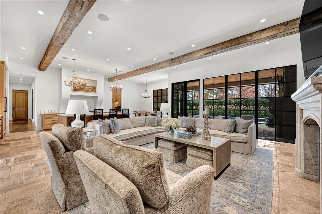 Fayetteville, Arkansas, 72704, United States, 4 Bedrooms Bedrooms, ,5 BathroomsBathrooms,Residential,For Sale,1993299