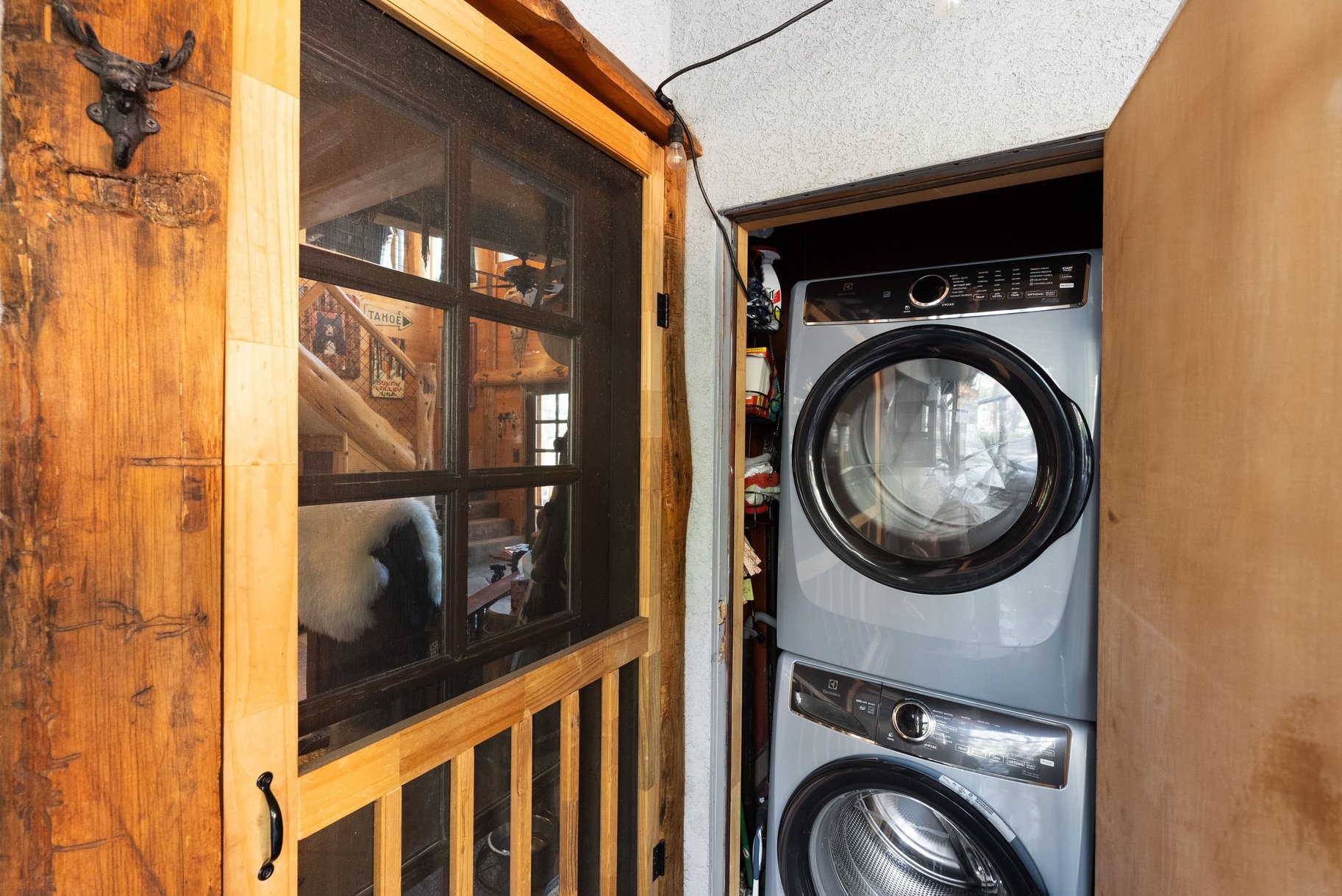  Turnkey Tahoe Retreat Backing to National Forest  Fully Remodeled & Furnish - 物件實景