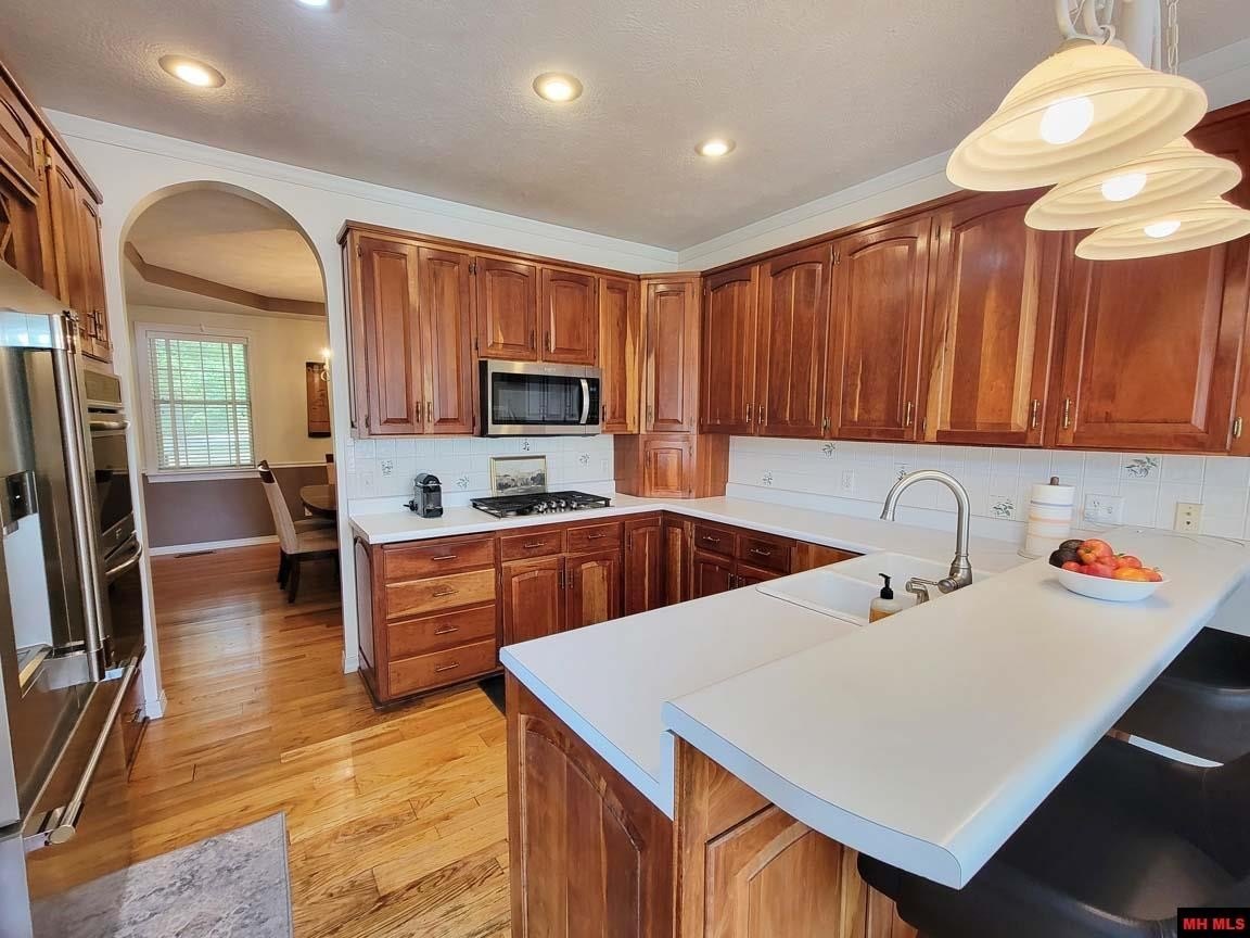 Mountain Home, Arkansas, 72653, United States, 4 Bedrooms Bedrooms, ,5 BathroomsBathrooms,Residential,For Sale,1981288