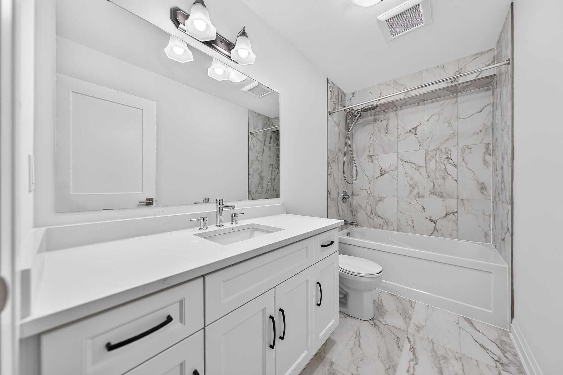  Brand New Luxurious Townhome - 物件實景