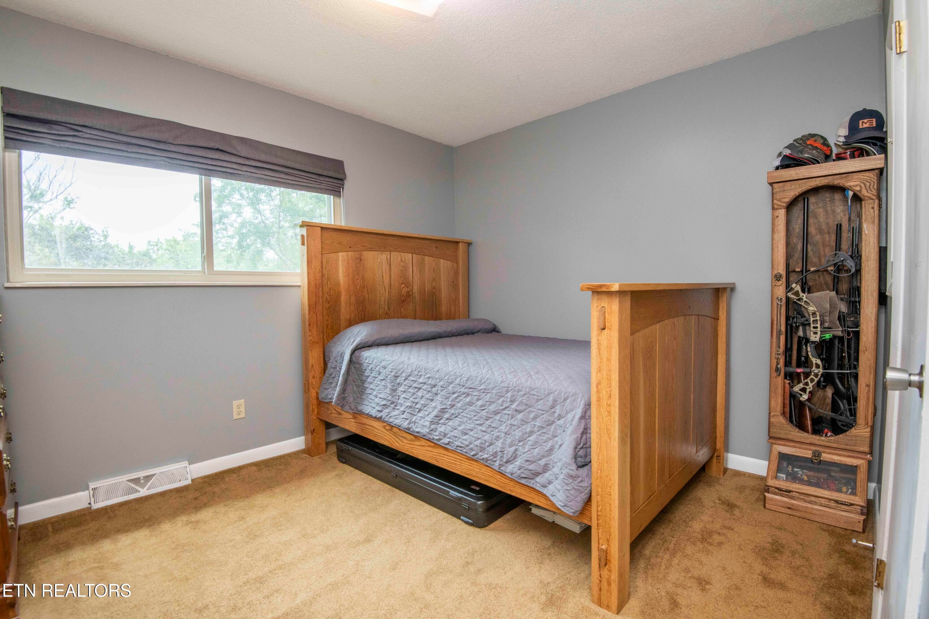 Kingston, Tennessee, 37763, United States, 3 Bedrooms Bedrooms, ,2 BathroomsBathrooms,Residential,For Sale,1882292