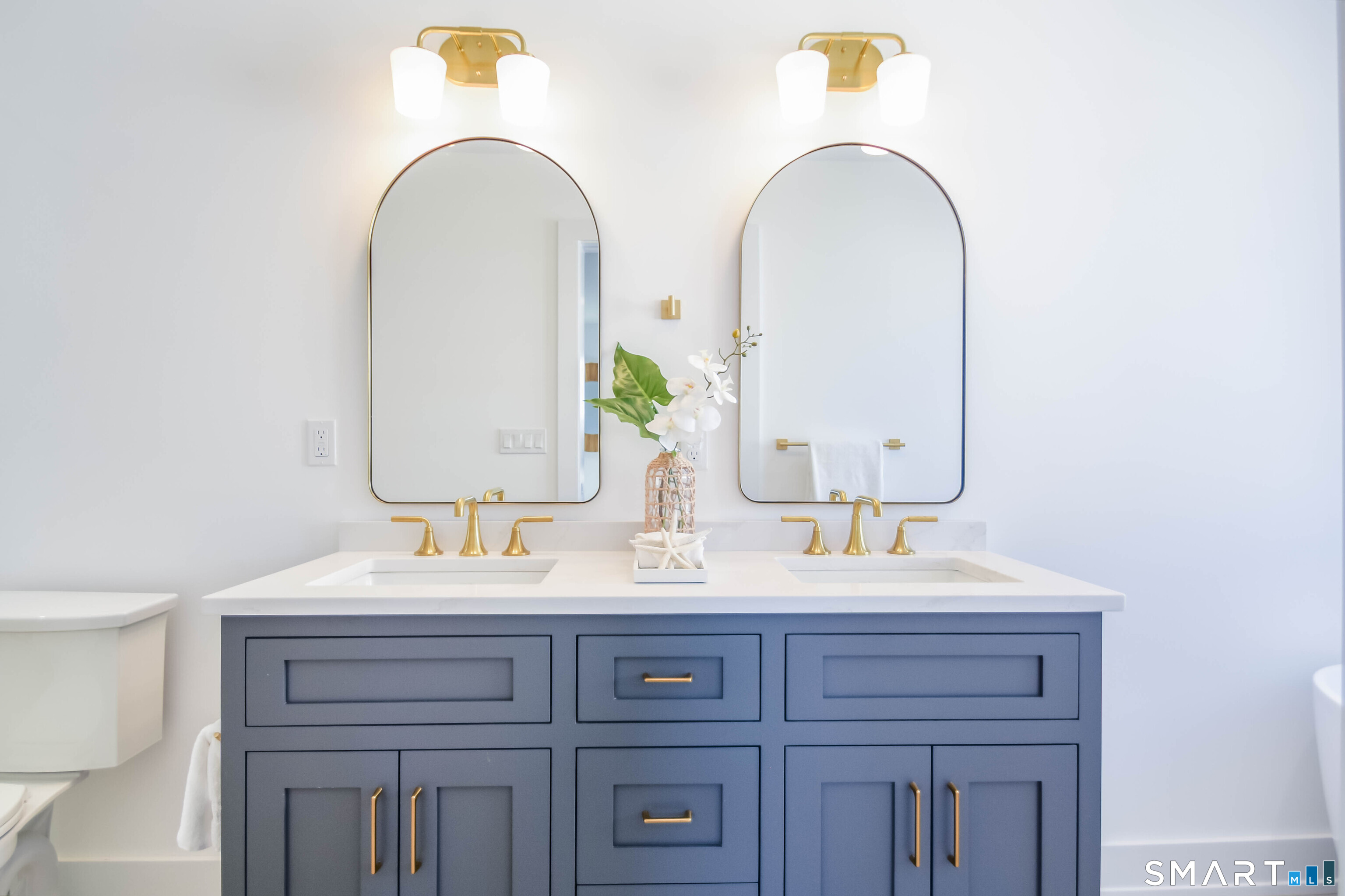 Fairfield, Connecticut, 06824, United States, 4 Bedrooms Bedrooms, ,6 BathroomsBathrooms,Residential,For Sale,1994356