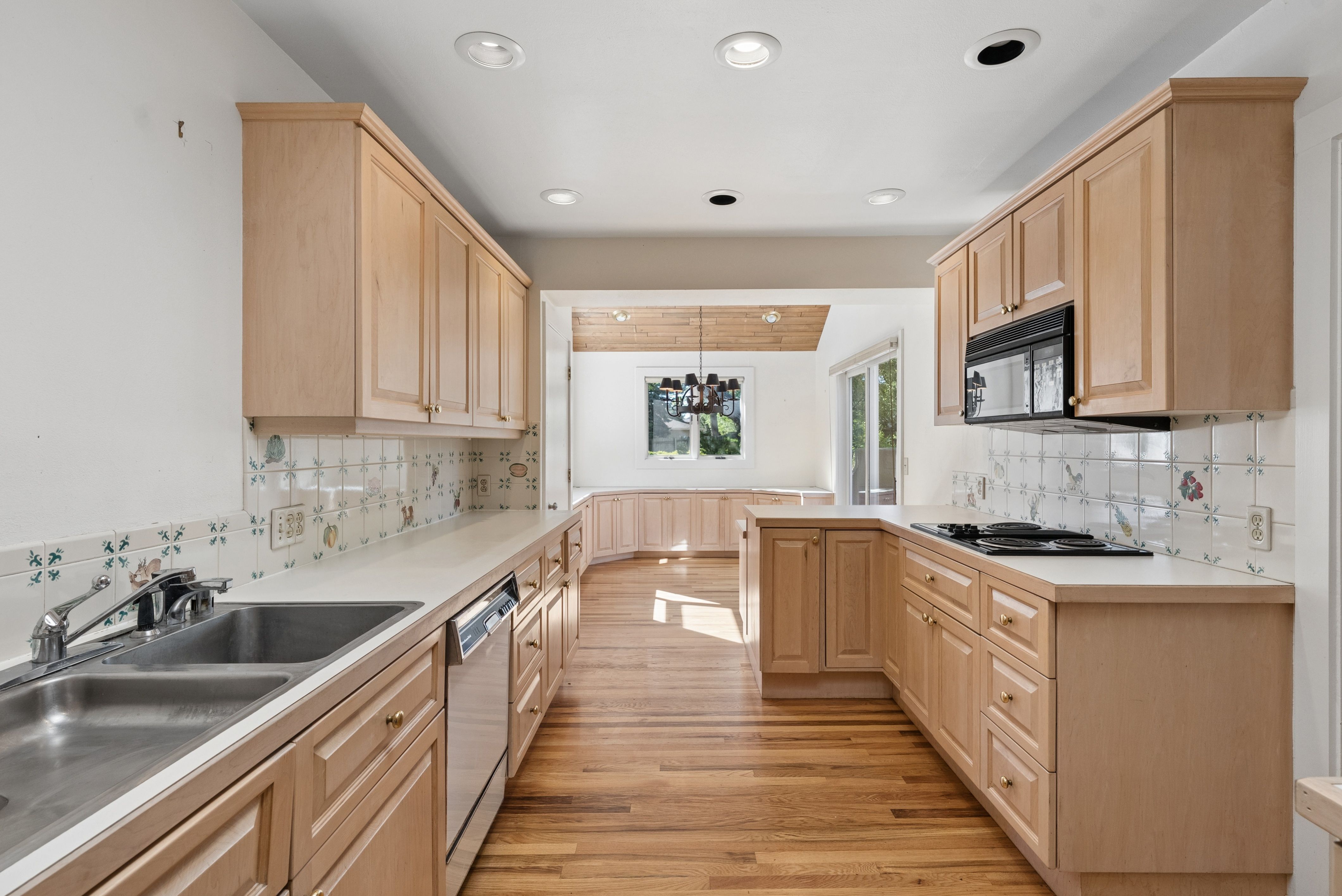  One-Level Broadmoor Living - 物件實景