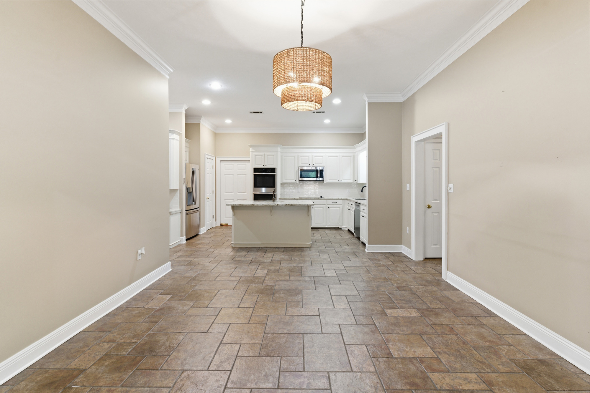 Hattiesburg, Mississippi, 39402, United States, 5 Bedrooms Bedrooms, ,7 BathroomsBathrooms,Residential,For Sale,2005414