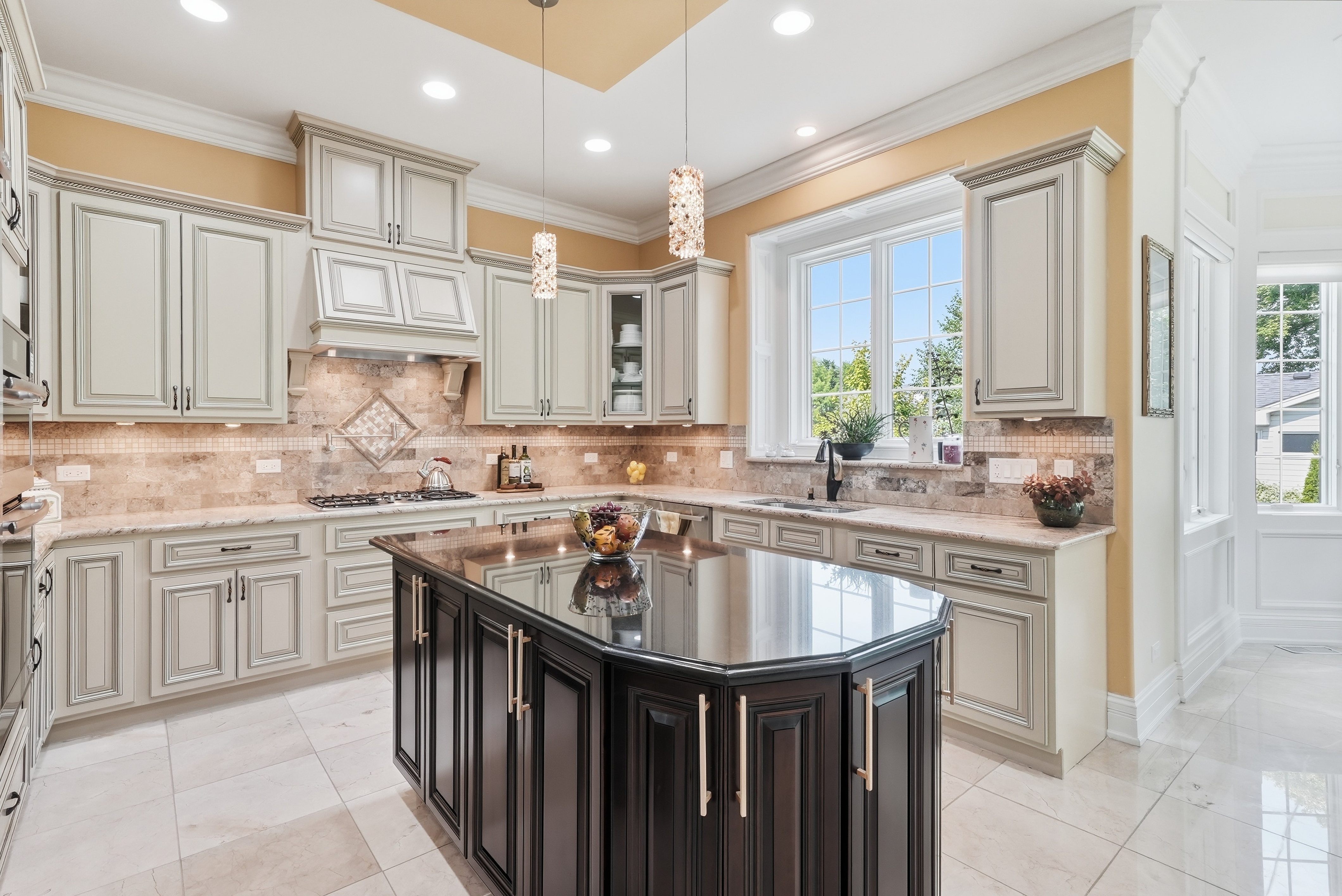  Perfectly Positioned in the Prestigious Golfview Hills Community of Hinsdale - 物件實景