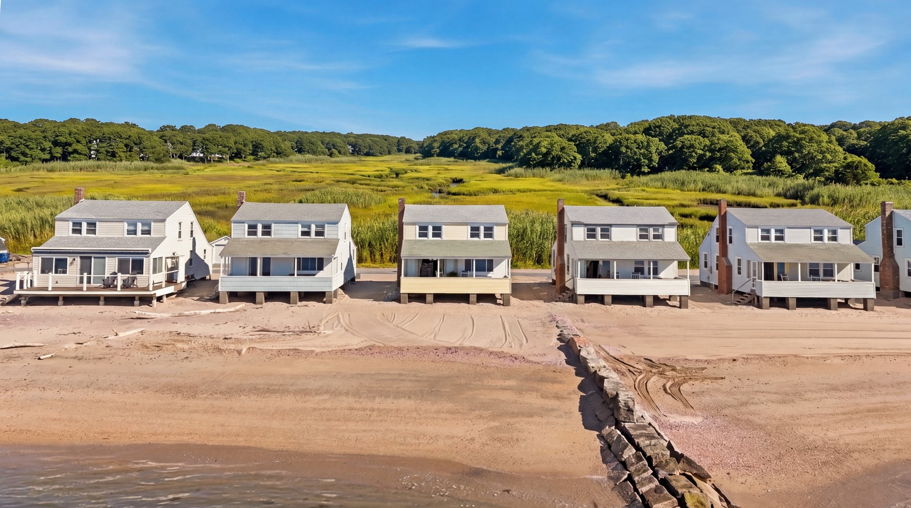  Charming Direct Waterfront Beach Cottage at Hawk