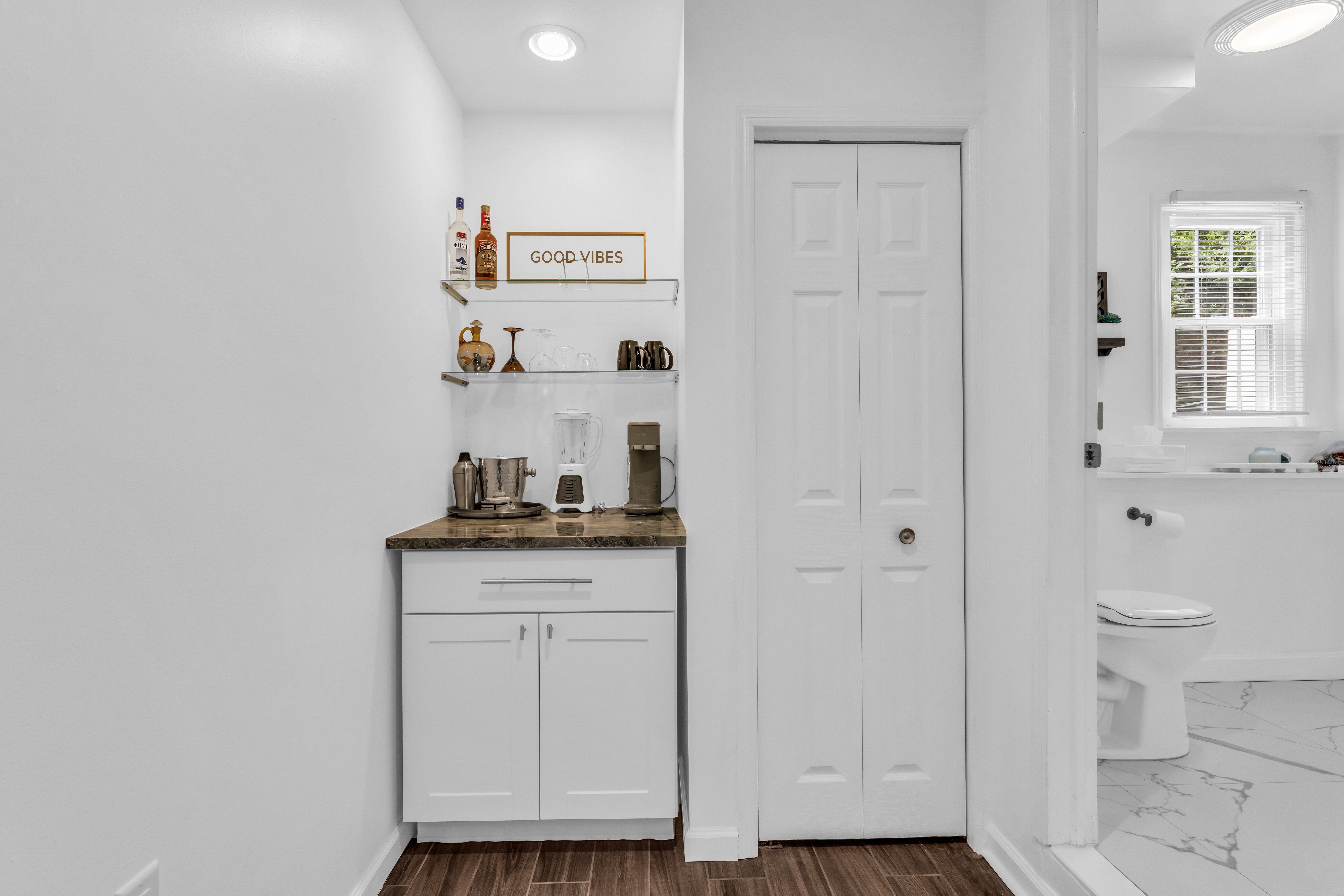  Beautiful Updated Bi-Level Home - 840 Nutswamp Road, Red Bank - 物件實景