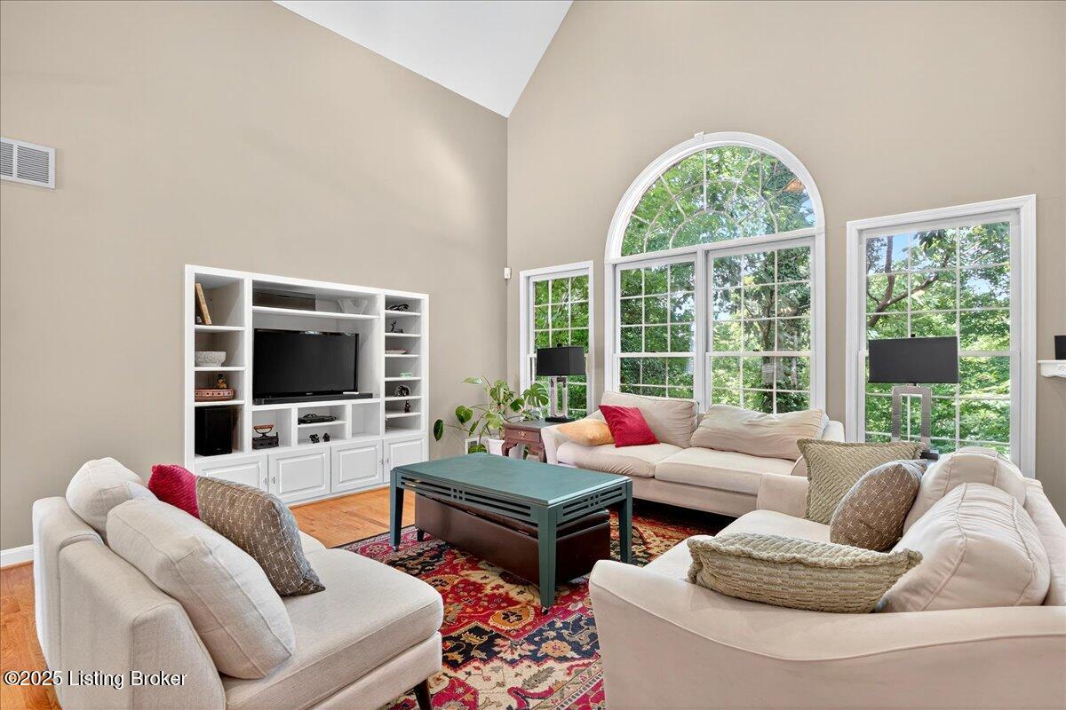 Louisville, Kentucky, 40214, United States, 4 Bedrooms Bedrooms, ,4 BathroomsBathrooms,Residential,For Sale,1911574