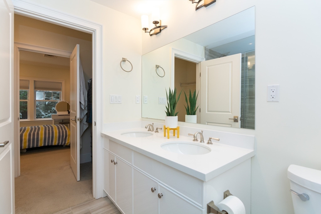 Winchester, Massachusetts, 01890, United States, 2 Bedrooms Bedrooms, ,2 BathroomsBathrooms,Residential,For Sale,1989425