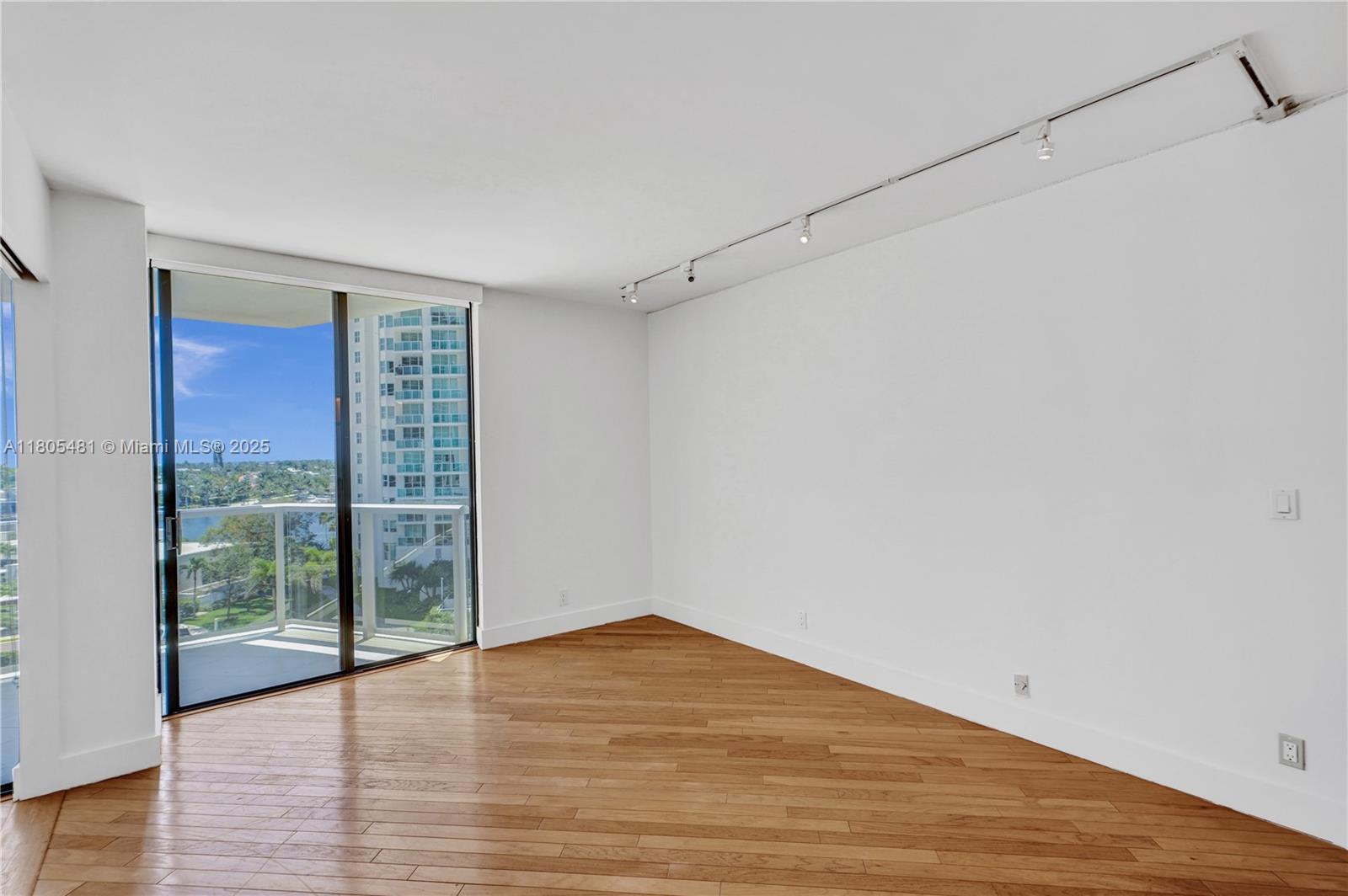 Aventura, Florida, 33180, United States, 2 Bedrooms Bedrooms, ,2 BathroomsBathrooms,Residential,For Sale,1827692