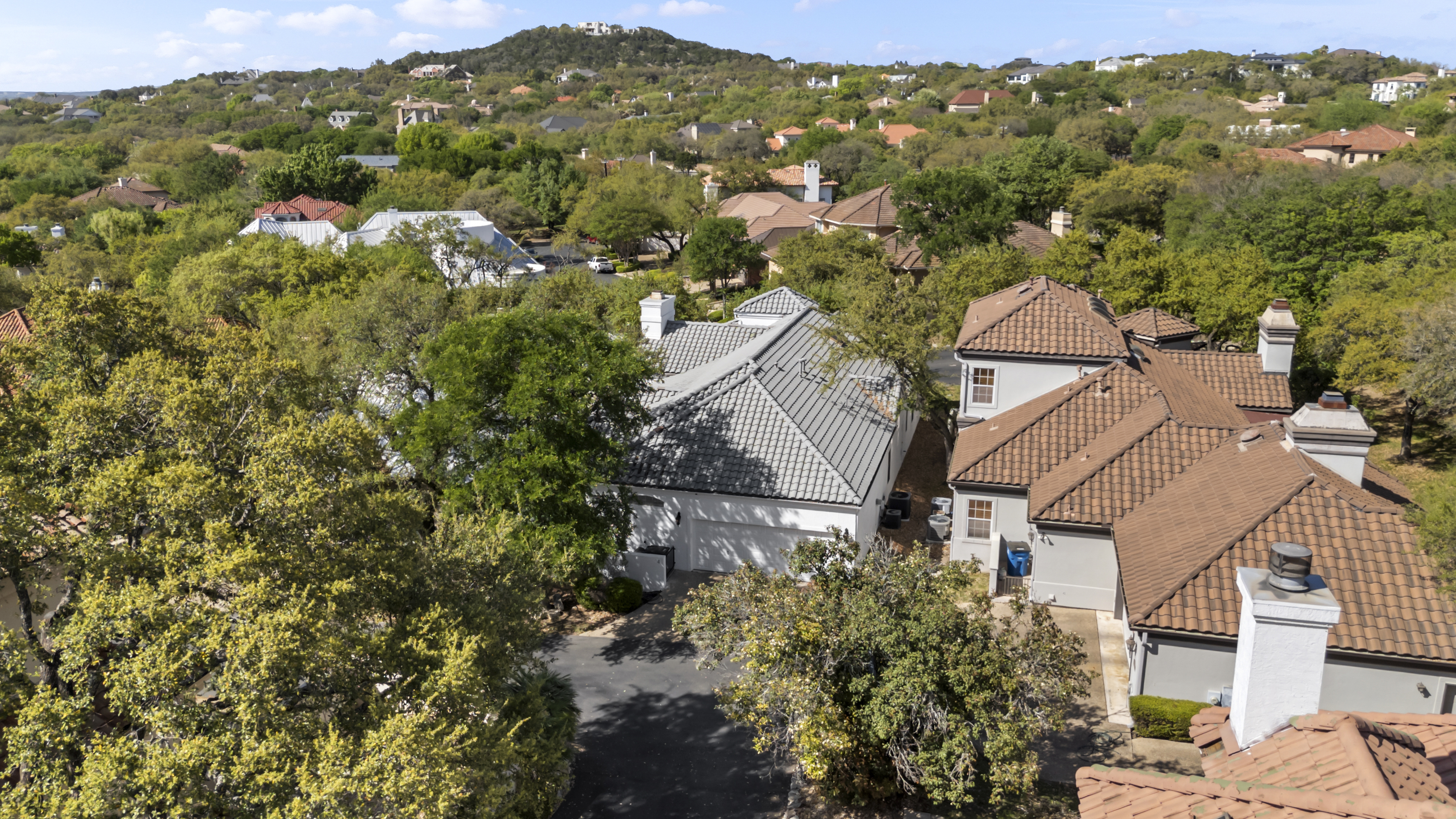  Updated Home with Captivating Interior Features - 物件實景