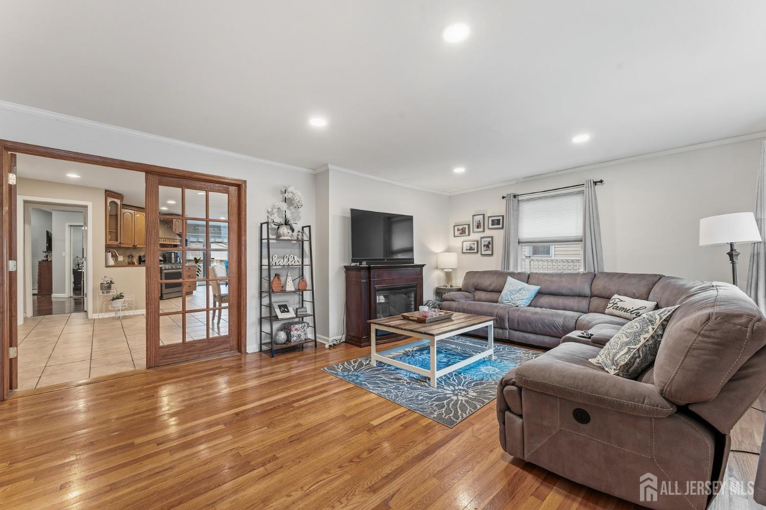 Dunellen, New Jersey, 08812, United States, 3 Bedrooms Bedrooms, ,2 BathroomsBathrooms,Residential,For Sale,1991582