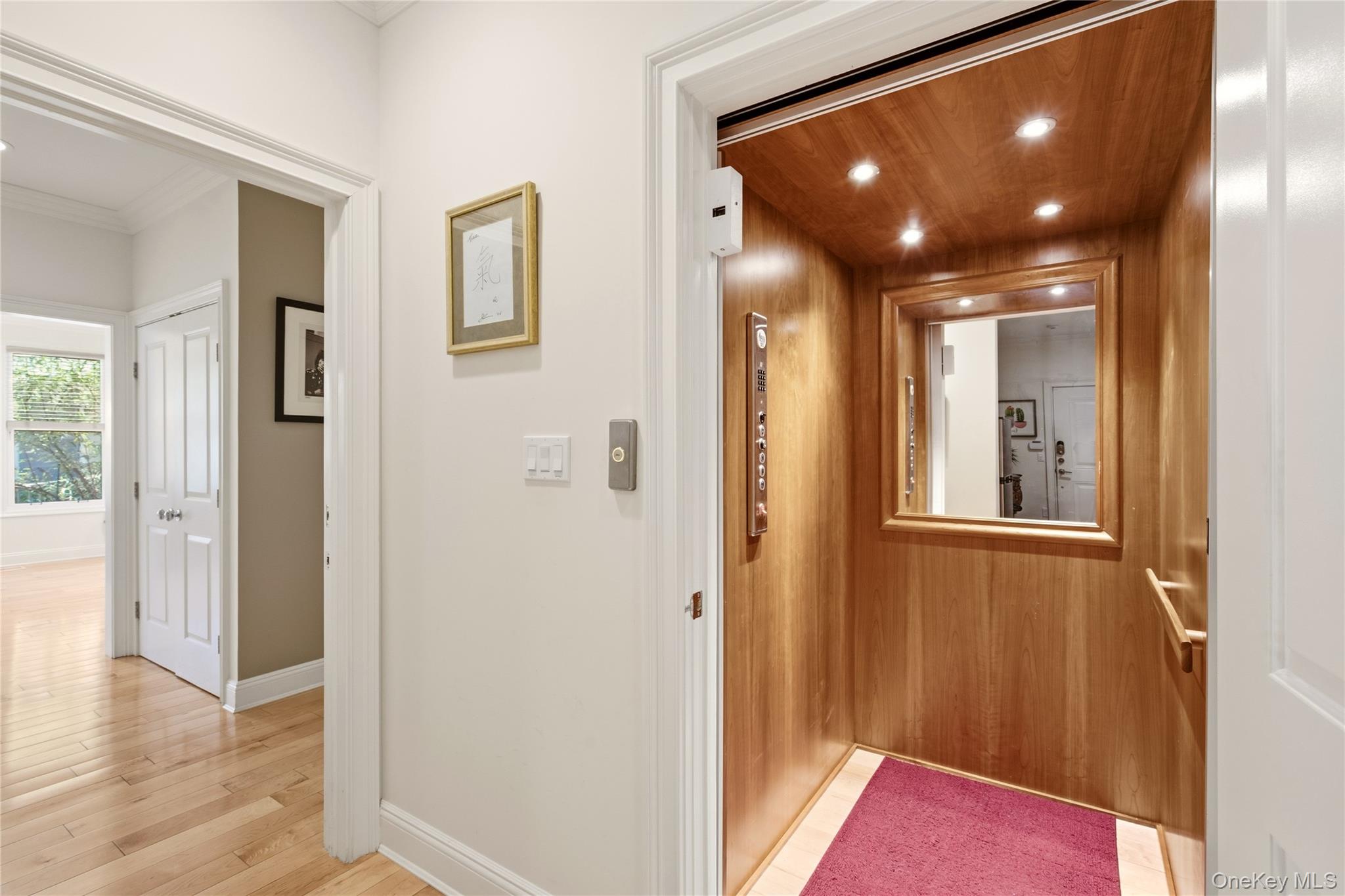  323 Baltustrol Circle, Roslyn, NY, 11576 - 物件實景
