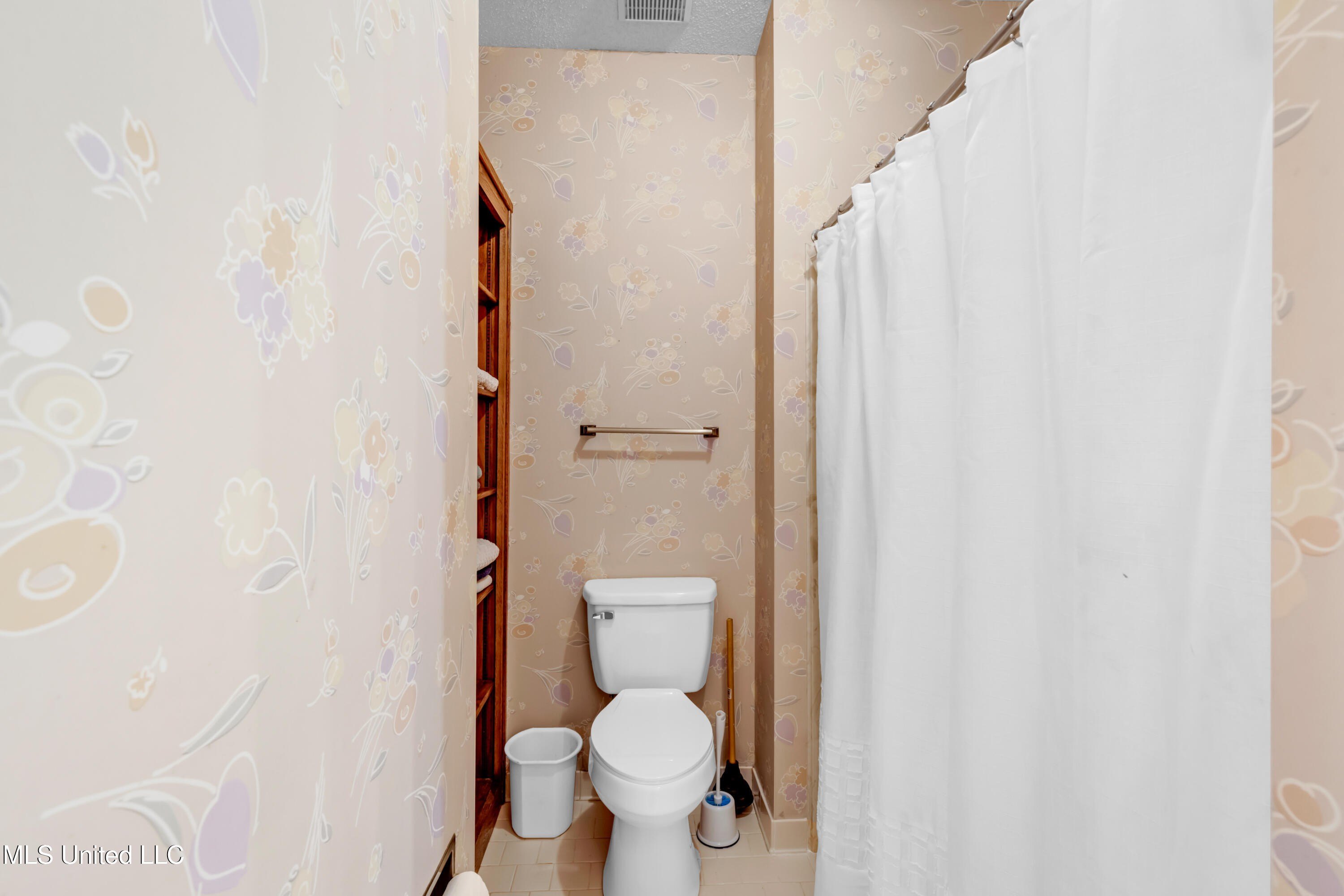 Gautier, Mississippi, 39553, United States, 4 Bedrooms Bedrooms, ,4 BathroomsBathrooms,Residential,For Sale,1989936