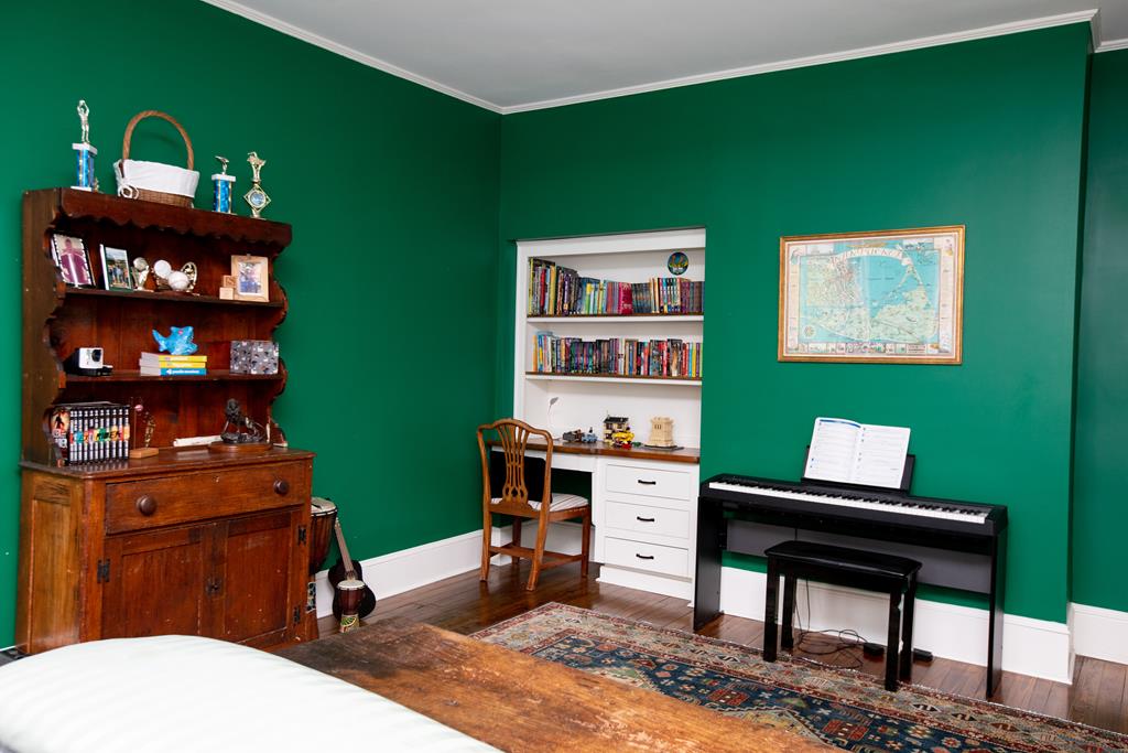 Farmville, Virginia, 23901, United States, 5 Bedrooms Bedrooms, ,5 BathroomsBathrooms,Residential,For Sale,1837086
