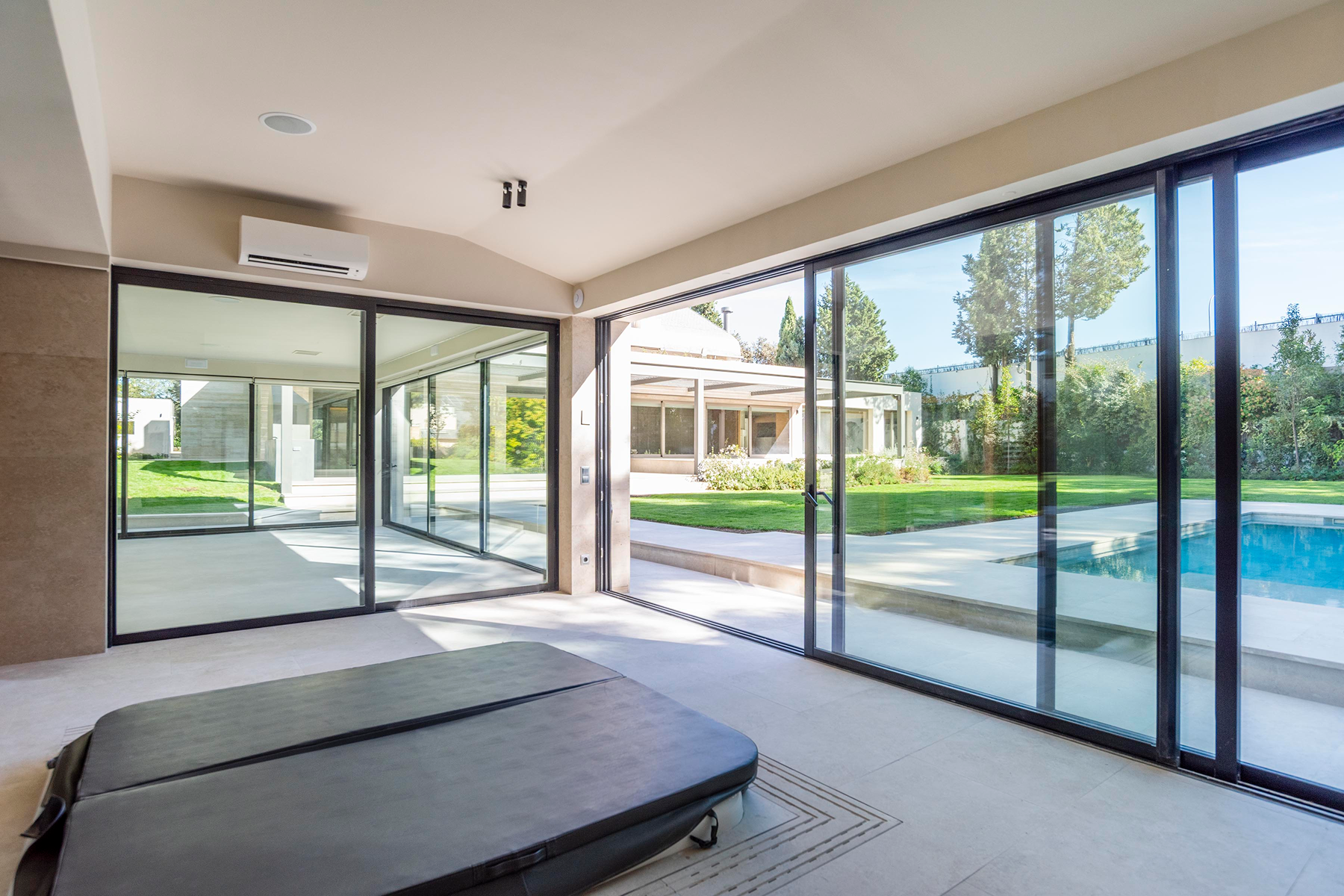  Contemporary villa with exceptional privacy in La Moraleja - 物件實景