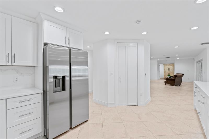 Parkland, Florida, 33067, United States, 5 Bedrooms Bedrooms, ,4 BathroomsBathrooms,Residential,For Sale,1990344