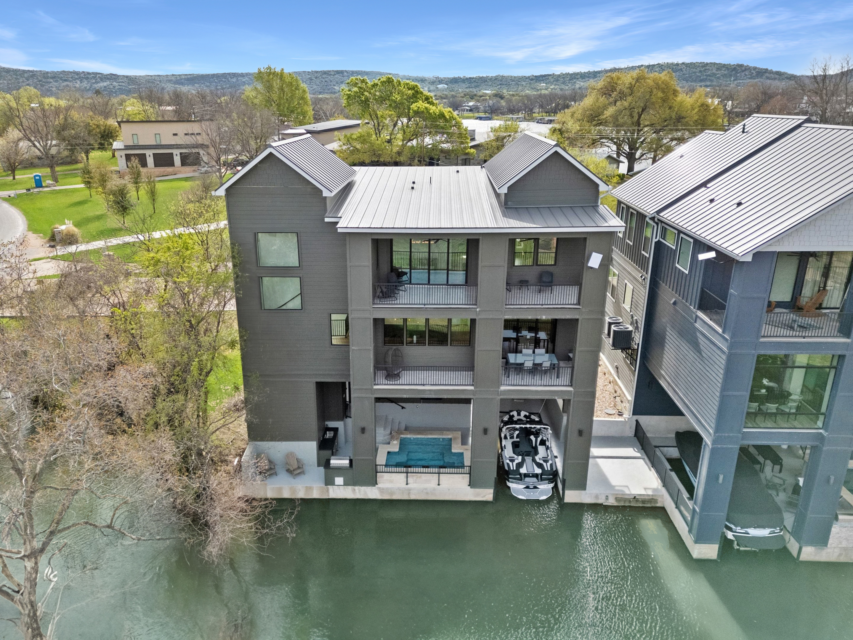  Luxury Value 2023 build on Lake LBJ - 物件實景