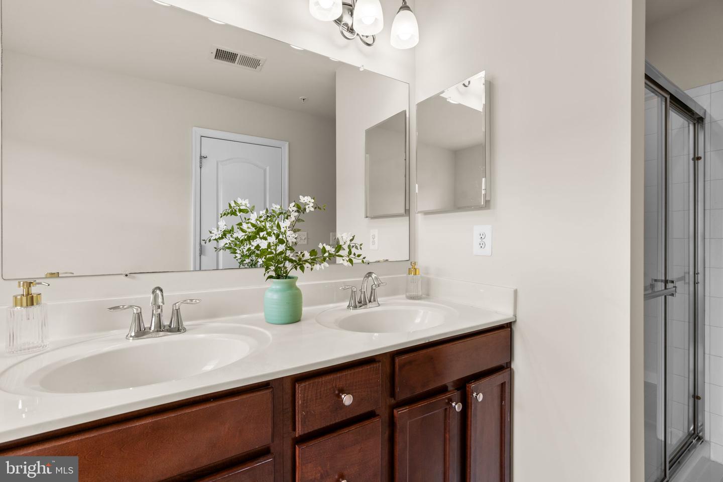 Elkridge, Maryland, 21075, United States, 4 Bedrooms Bedrooms, ,4 BathroomsBathrooms,Residential,For Sale,1940277