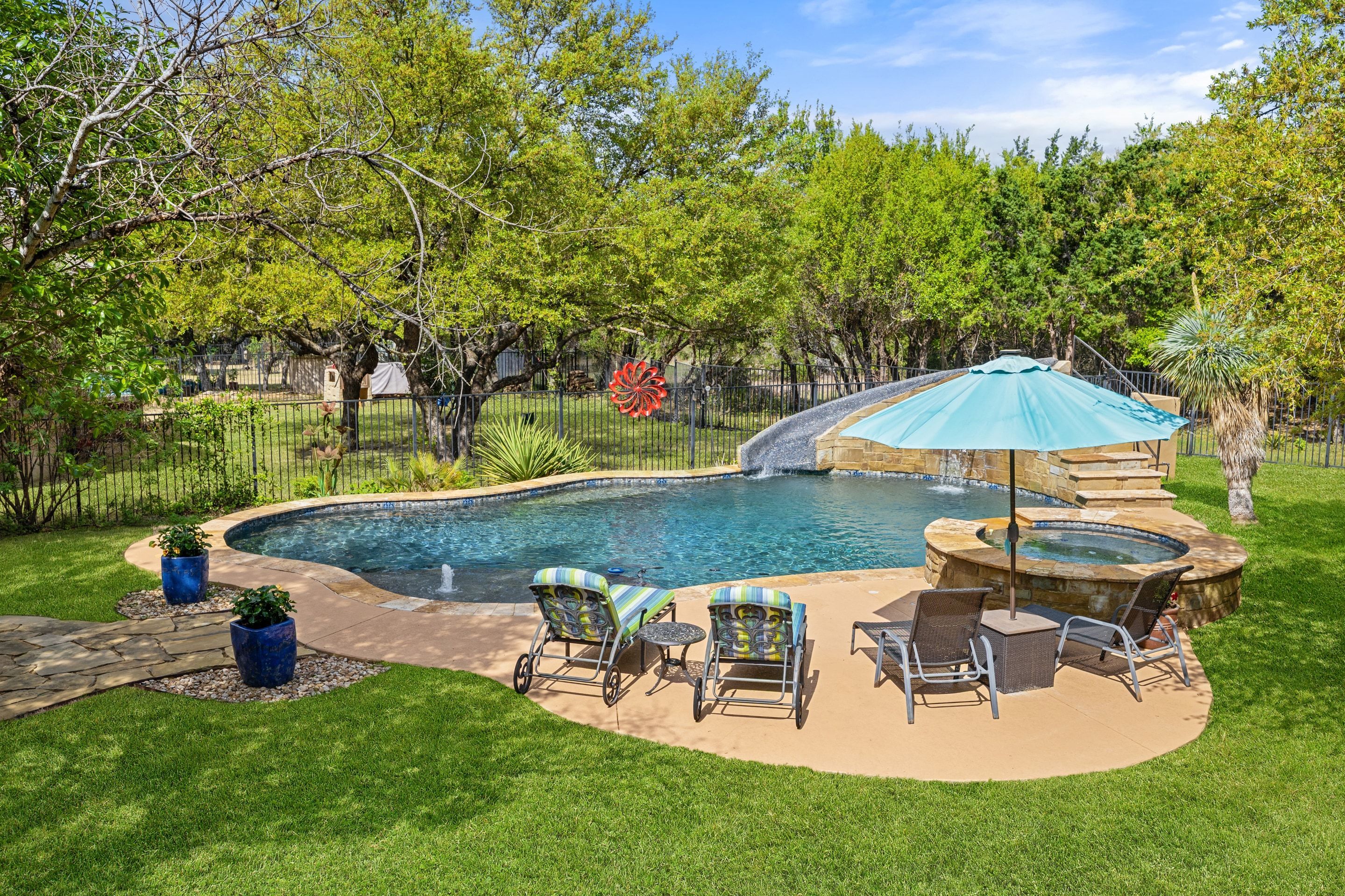  Refined Rocky Creek Living with Private Backyard Oasis - 物件實景