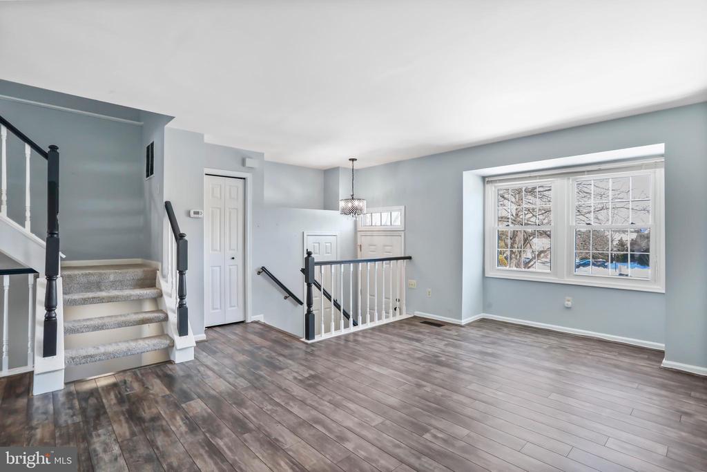 Sterling, Virginia, 20164, United States, 2 Bedrooms Bedrooms, ,3 BathroomsBathrooms,Residential,For Sale,2015095