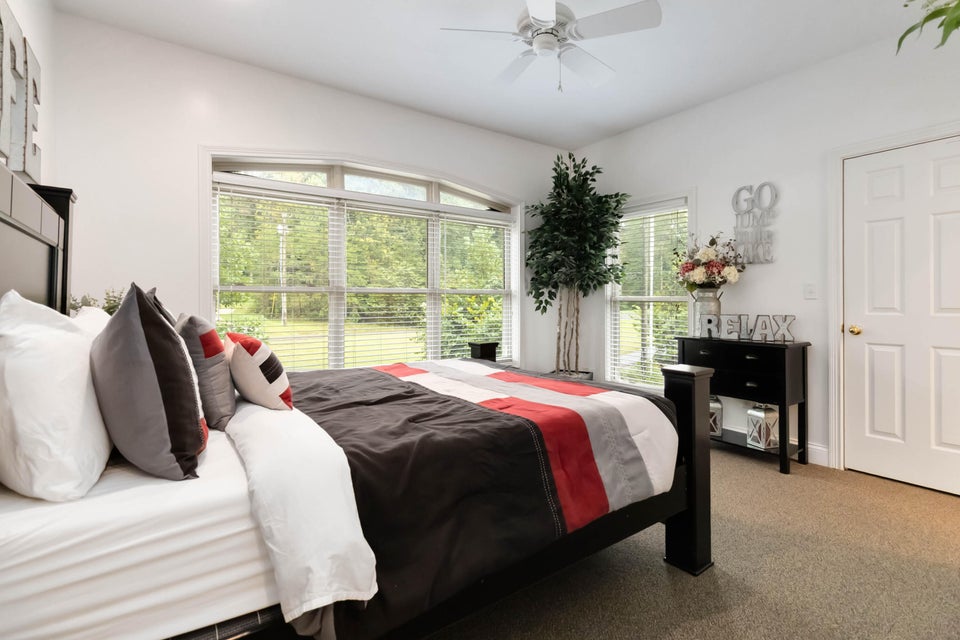 Burnside, Kentucky, 42519, United States, 5 Bedrooms Bedrooms, ,4 BathroomsBathrooms,Residential,For Sale,1978974