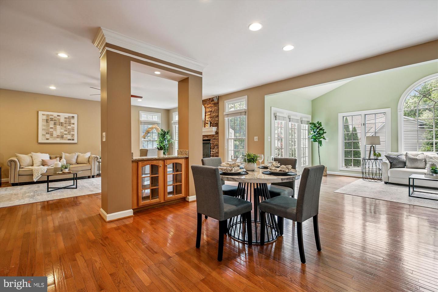 Gaithersburg, Maryland, 20878, United States, 5 Bedrooms Bedrooms, ,5 BathroomsBathrooms,Residential,For Sale,1907649